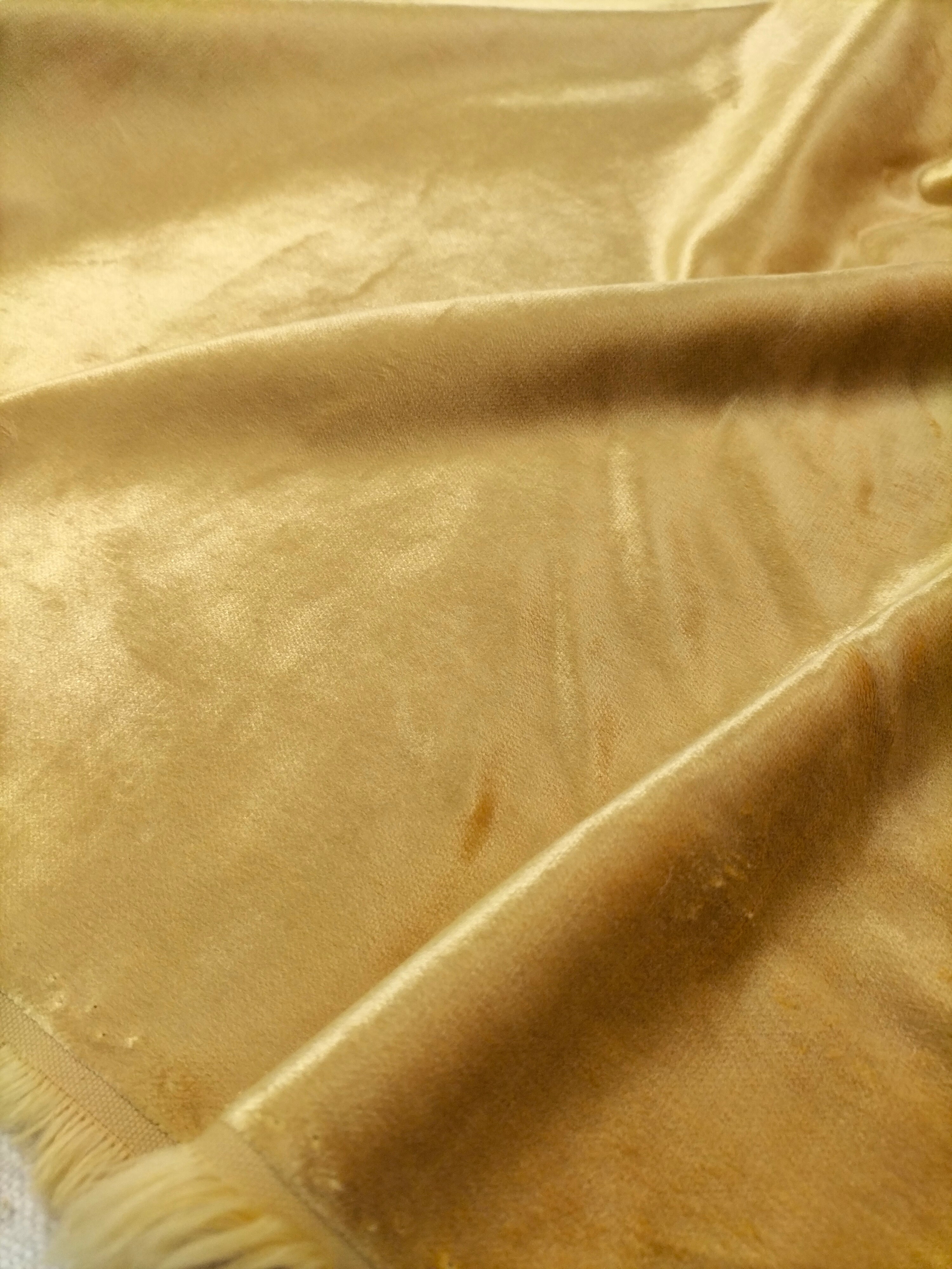 Pregiato velluto lucente color oro 400 x 140 cm