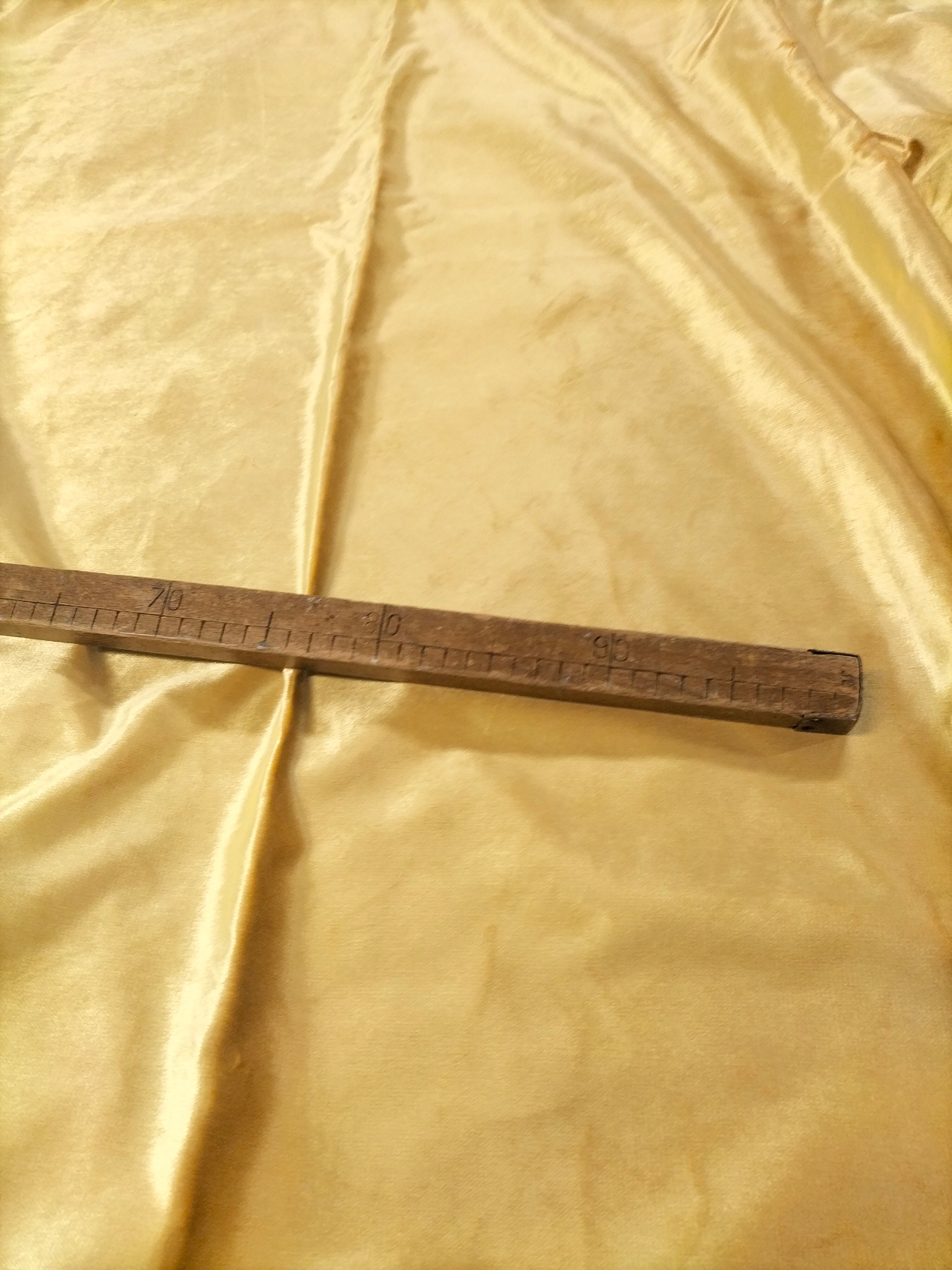 Pregiato velluto lucente color oro 400 x 140 cm