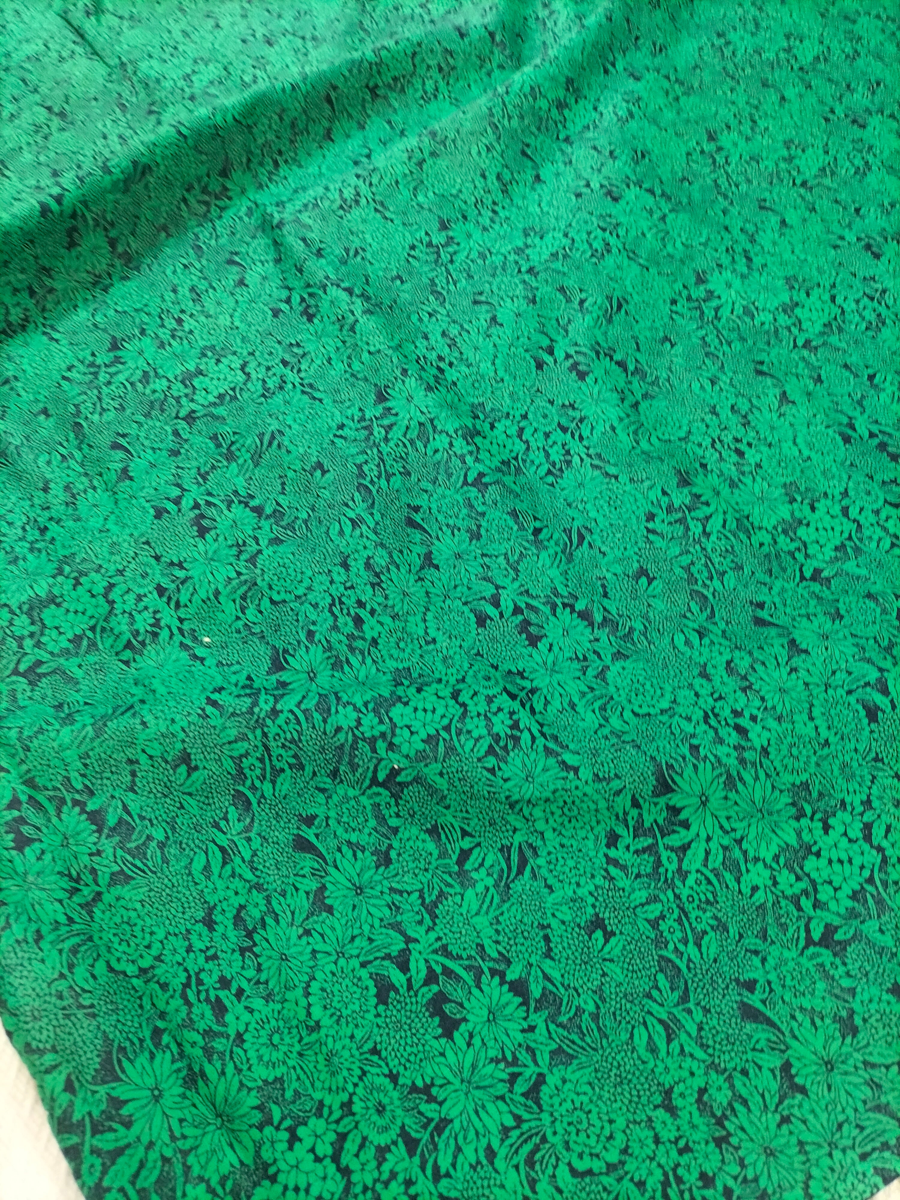 Cotone vintage dalla fantasia floreale verde