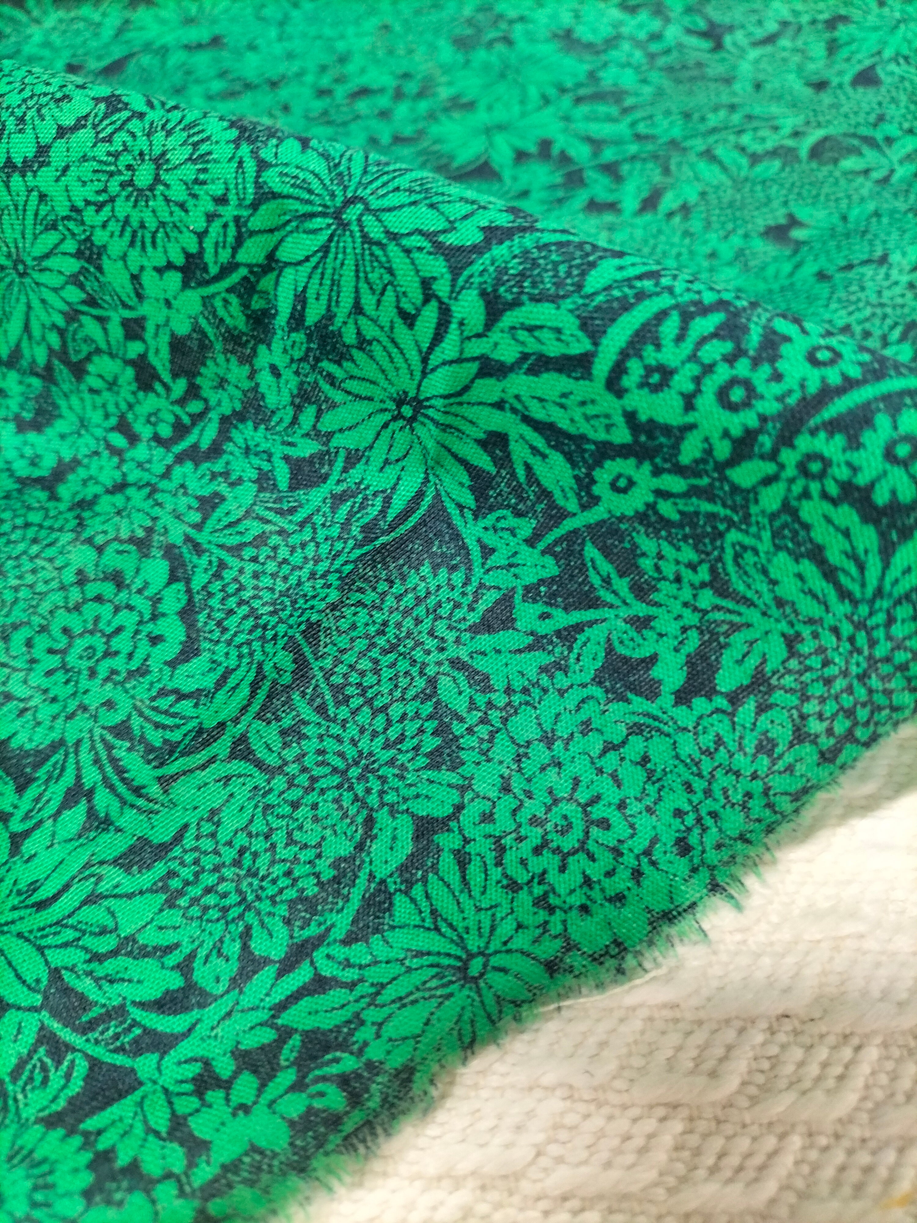 Cotone vintage dalla fantasia floreale verde