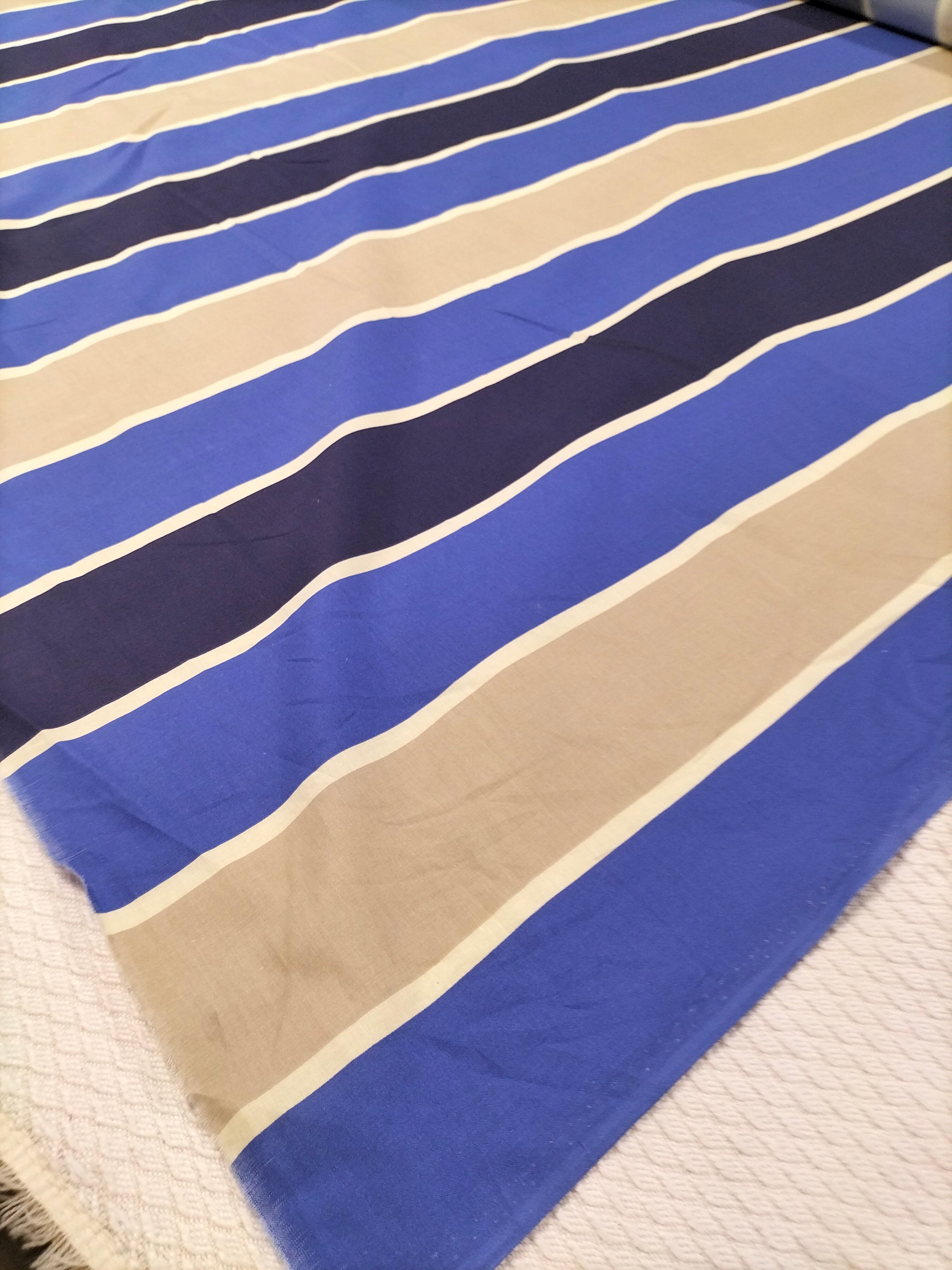 Cotone vintage dalla fantasia a righe grigie e rosse - Parà (Copia)