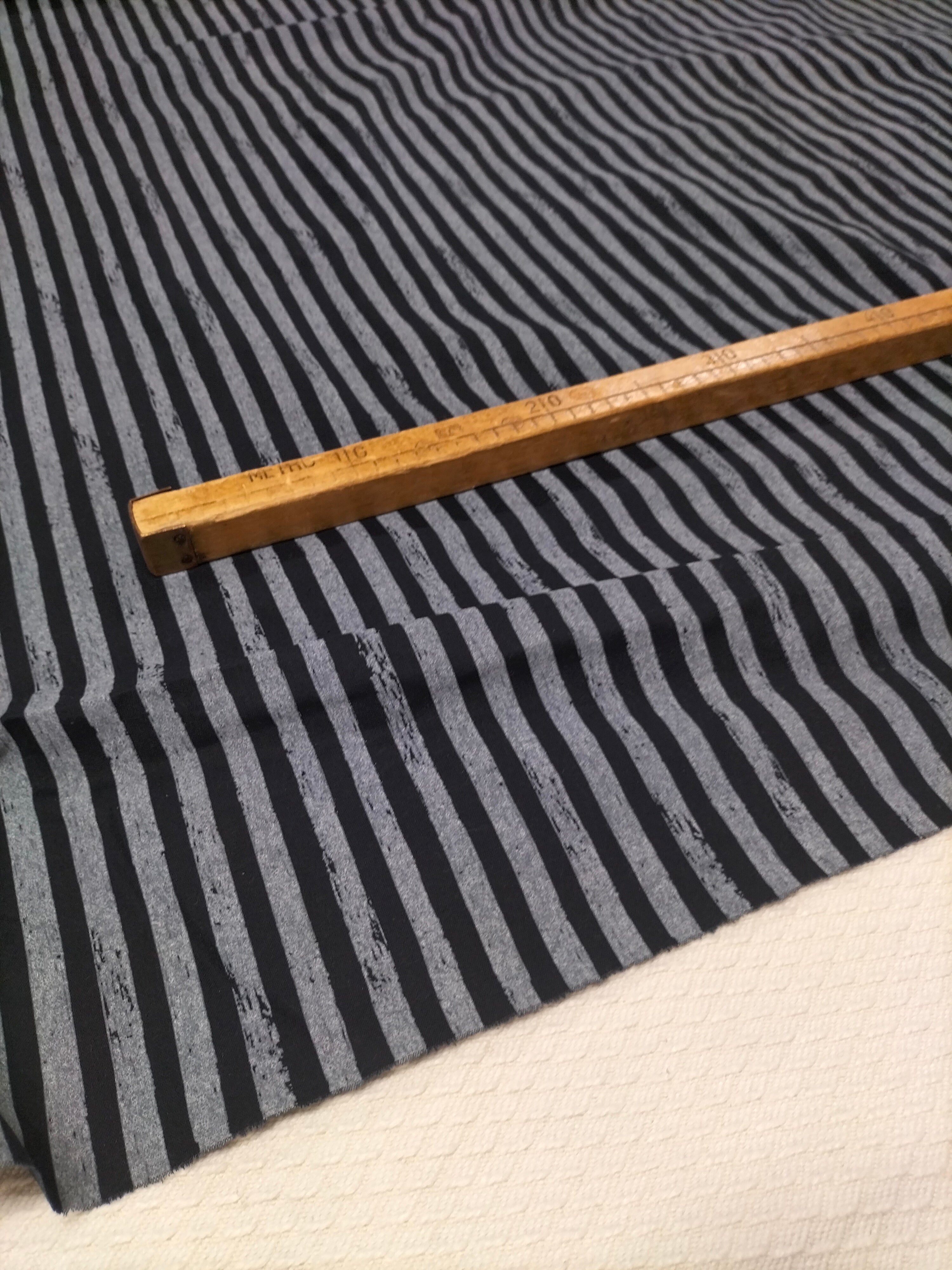 Cotone vintage dalla fantasia a righe blu scure e grigie