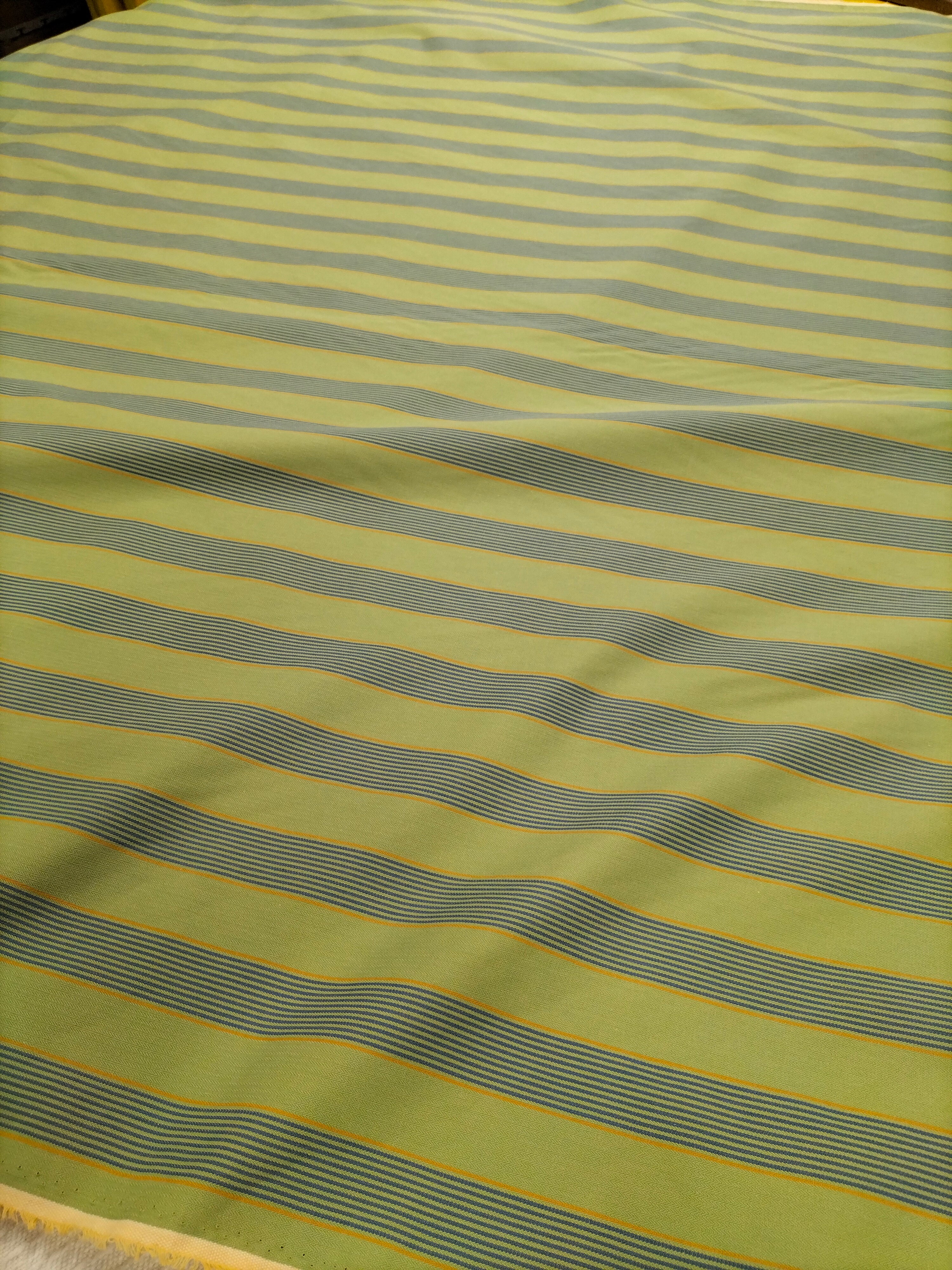 Cotone d'arredo dalla fantasia a righe verdi blu e gialle 200 x 145 cm