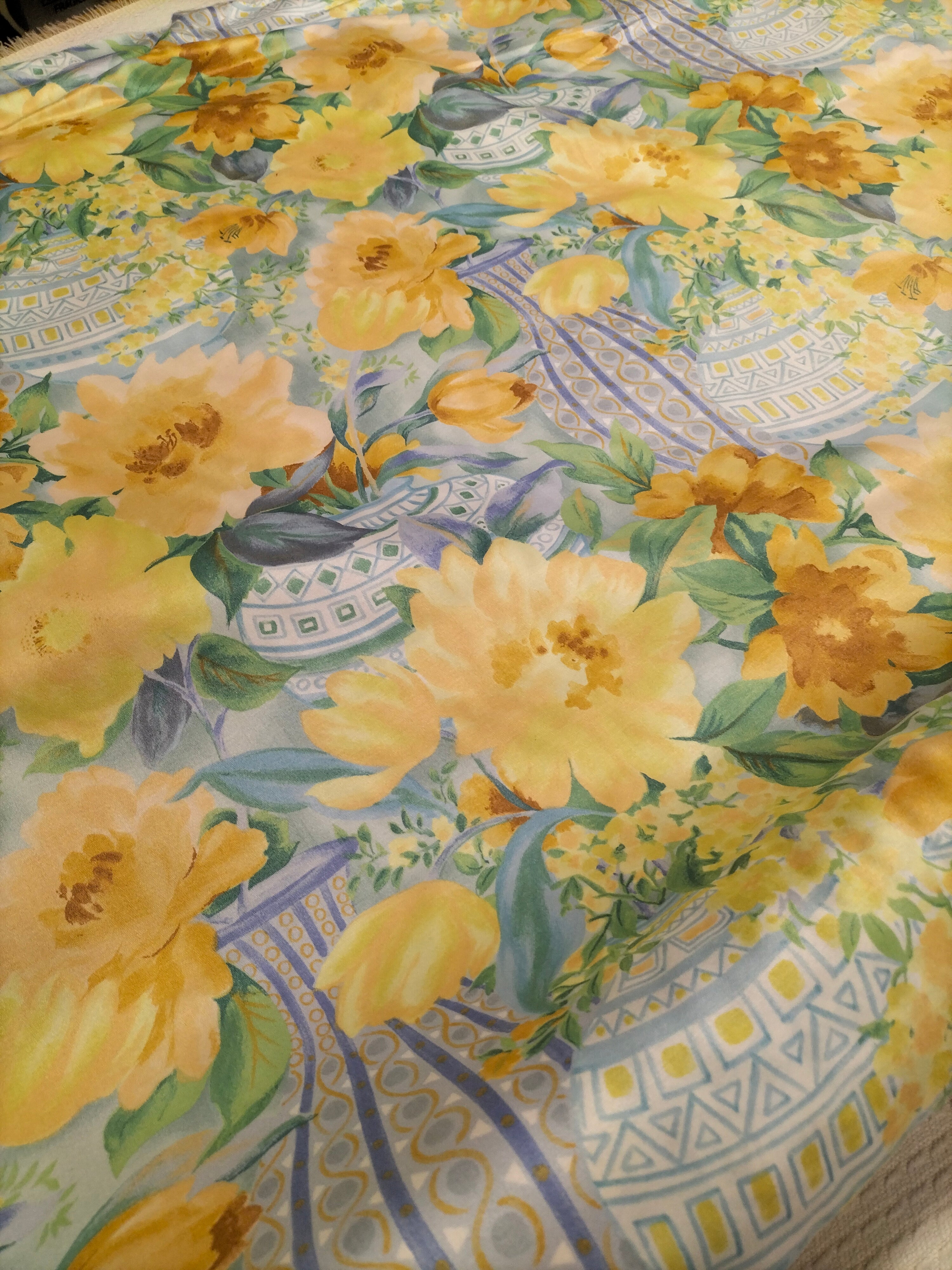 Cotone vintage inglese dalla fantasia floreale gialla e azzurra