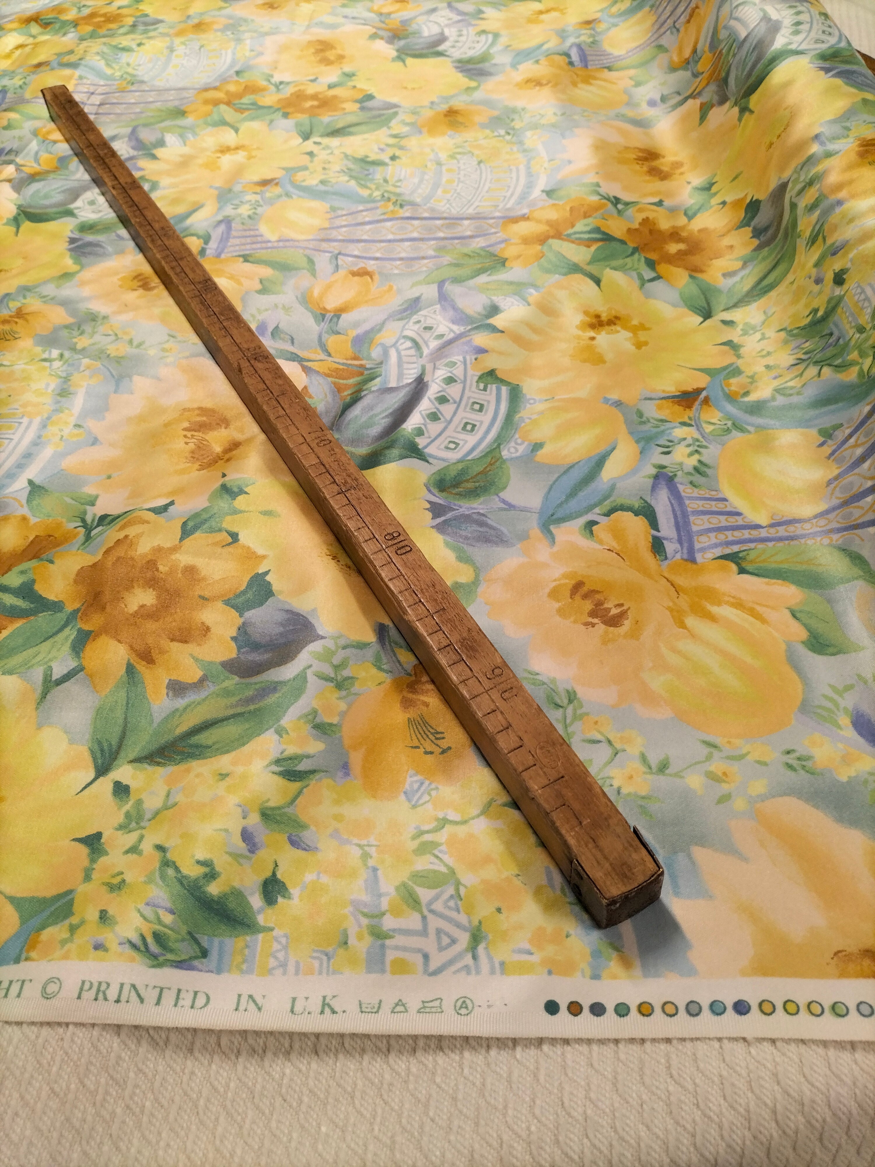 Cotone vintage inglese dalla fantasia floreale gialla e azzurra