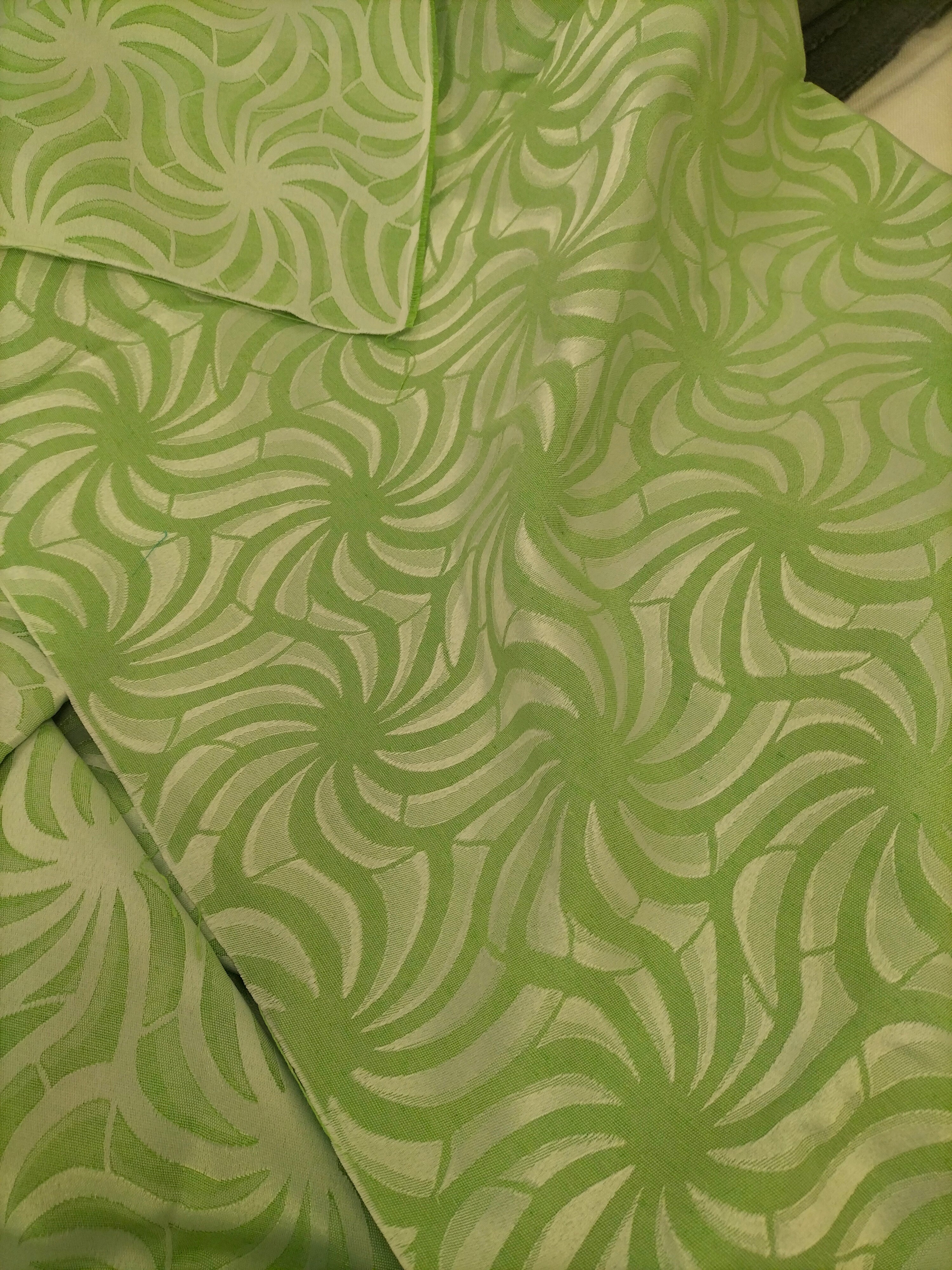 Tessuto d'arredo jacquard verde con fantasia geometrica 300 x 180 cm