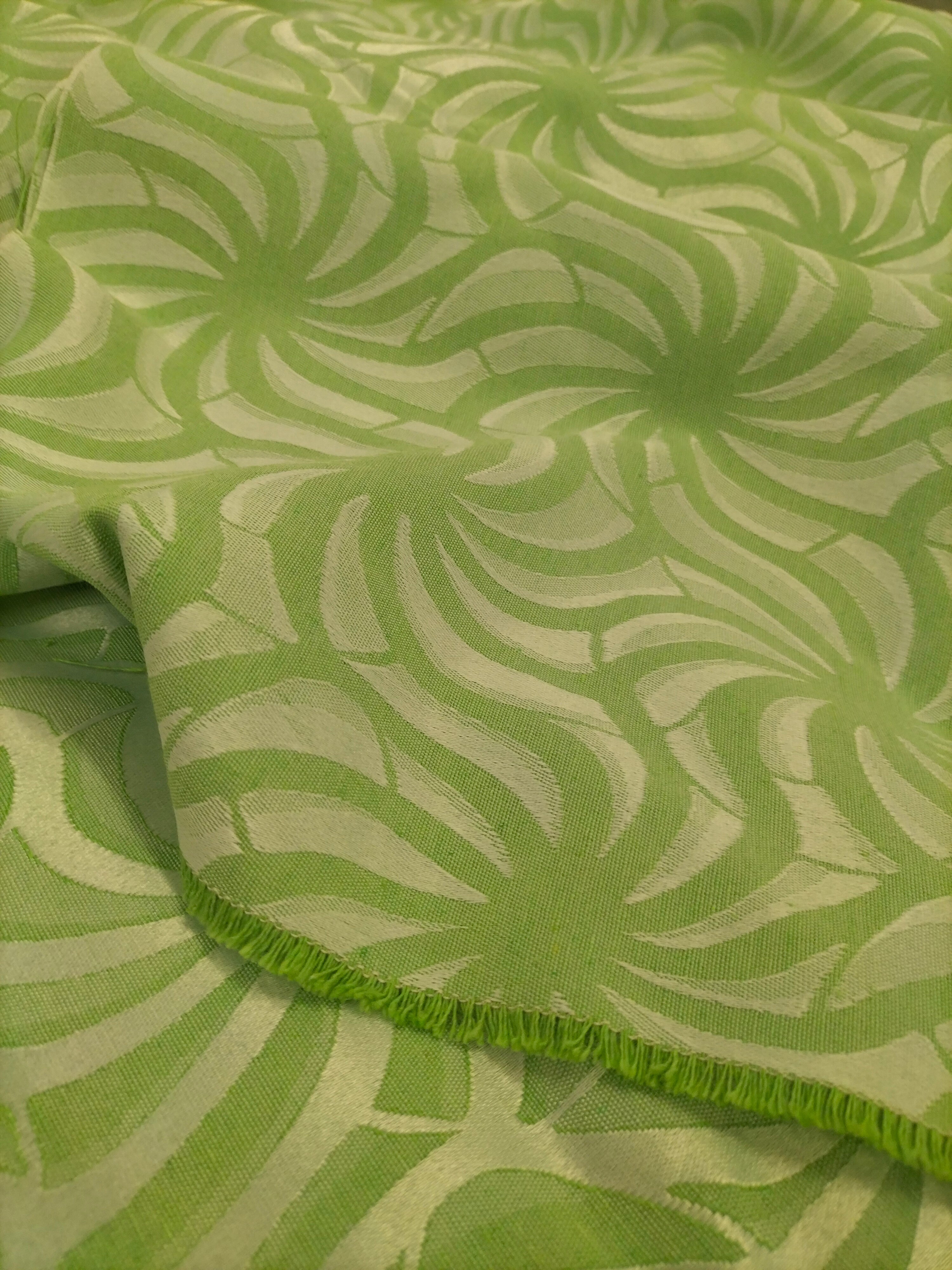 Tessuto d'arredo jacquard verde con fantasia geometrica 300 x 180 cm