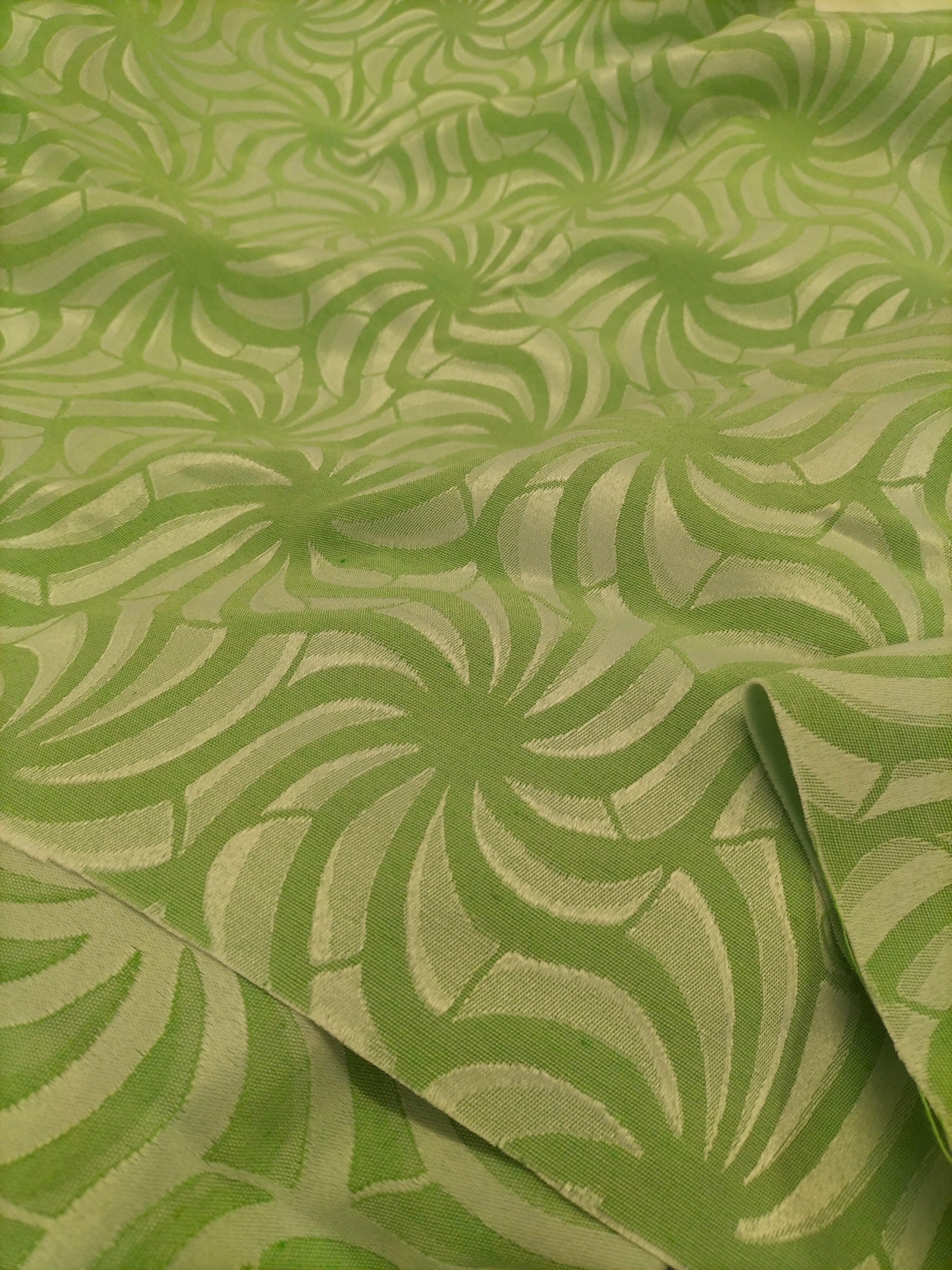 Tessuto d'arredo jacquard verde con fantasia geometrica 300 x 180 cm