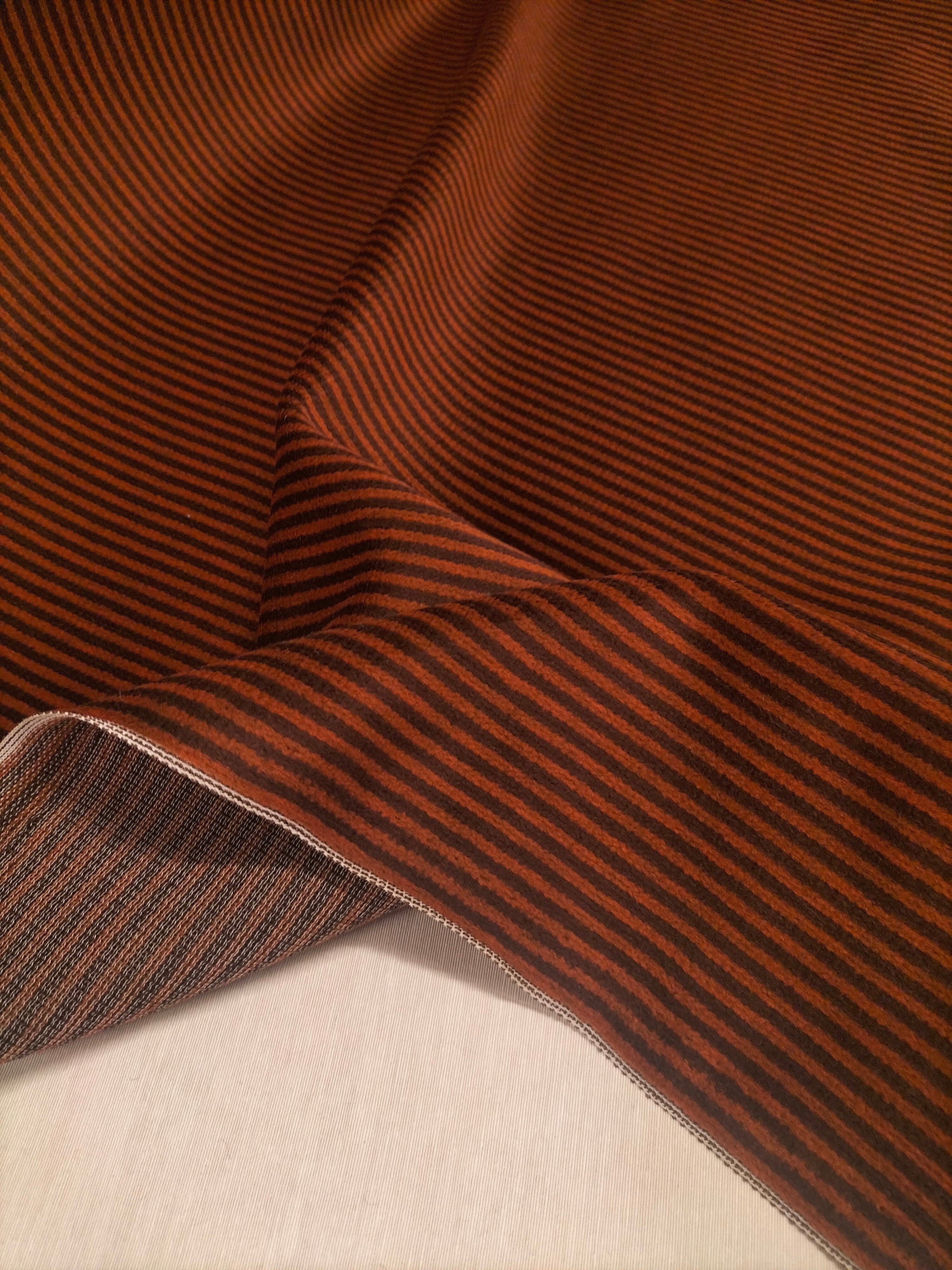 Pregiato velluto bordeaux a righe