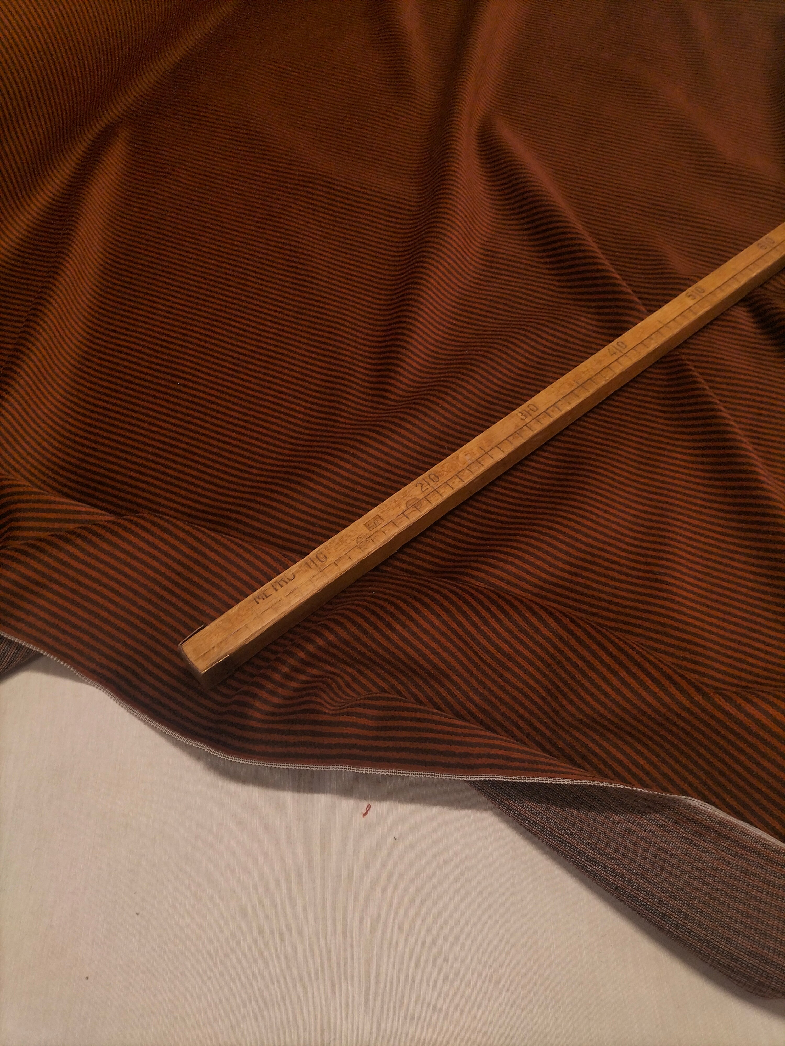 Pregiato velluto bordeaux a righe