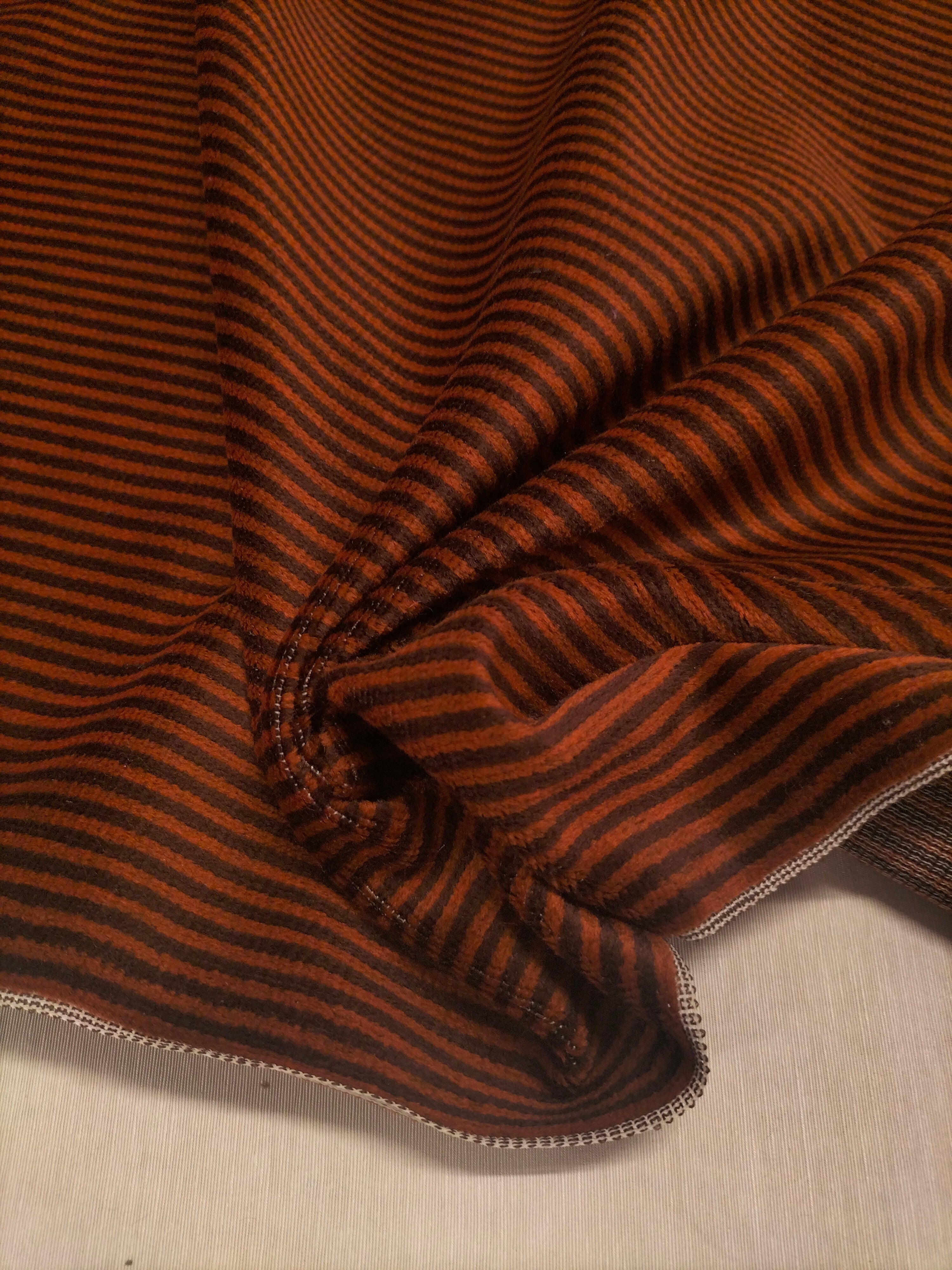 Pregiato velluto bordeaux a righe