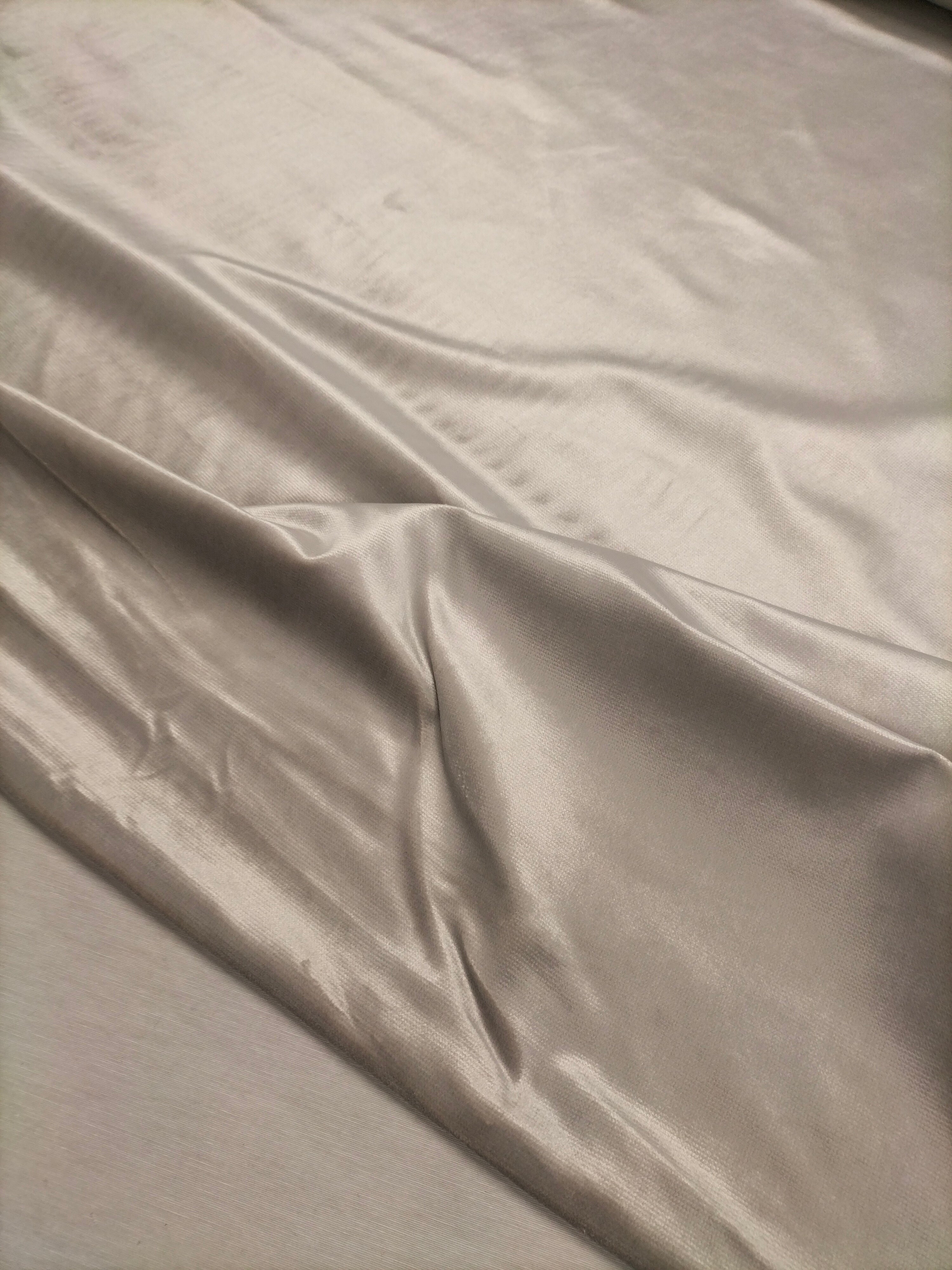 Pregiato velluto grigio