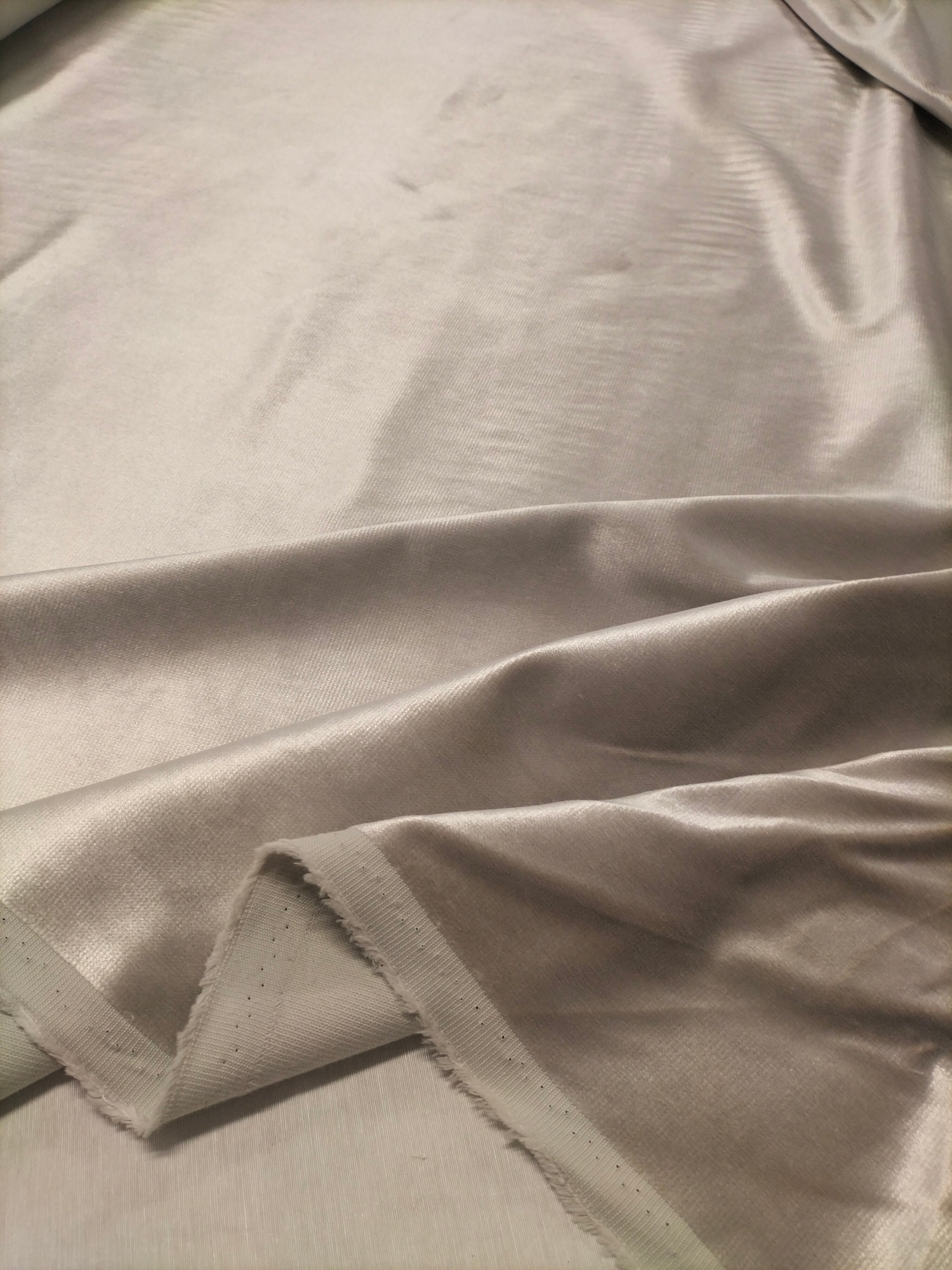 Pregiato velluto grigio