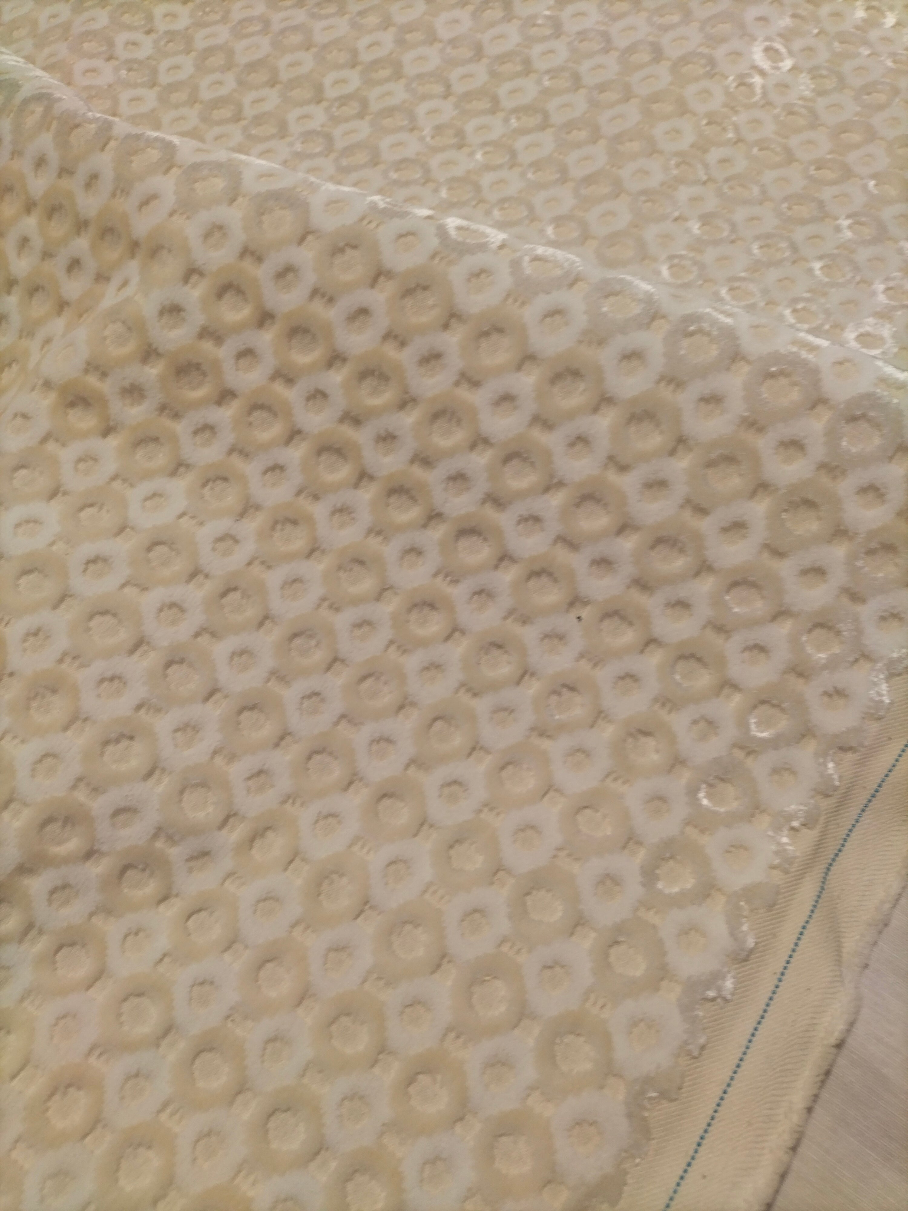 Pregiato velluto fantasia tono su tono a pois