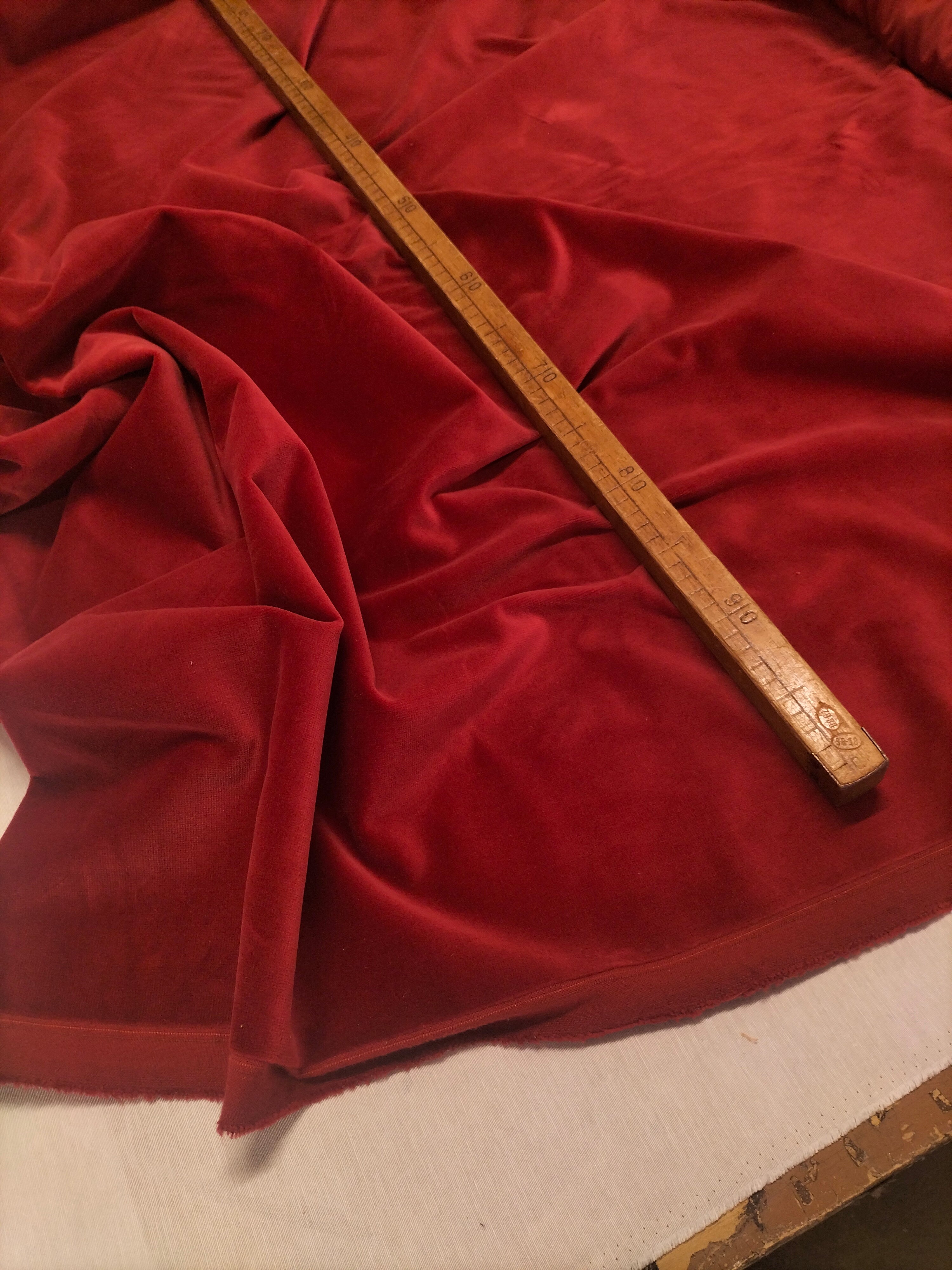 Pregiato velluto rosso