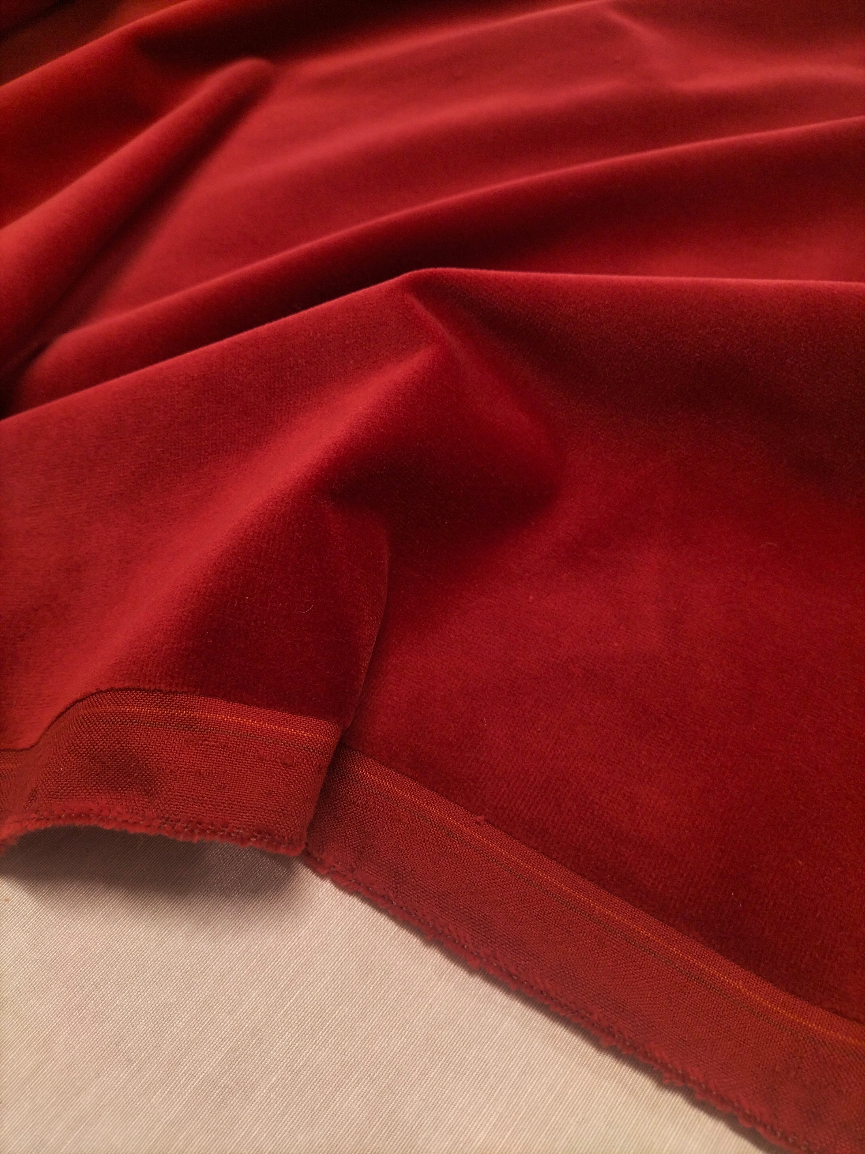 Pregiato velluto rosso