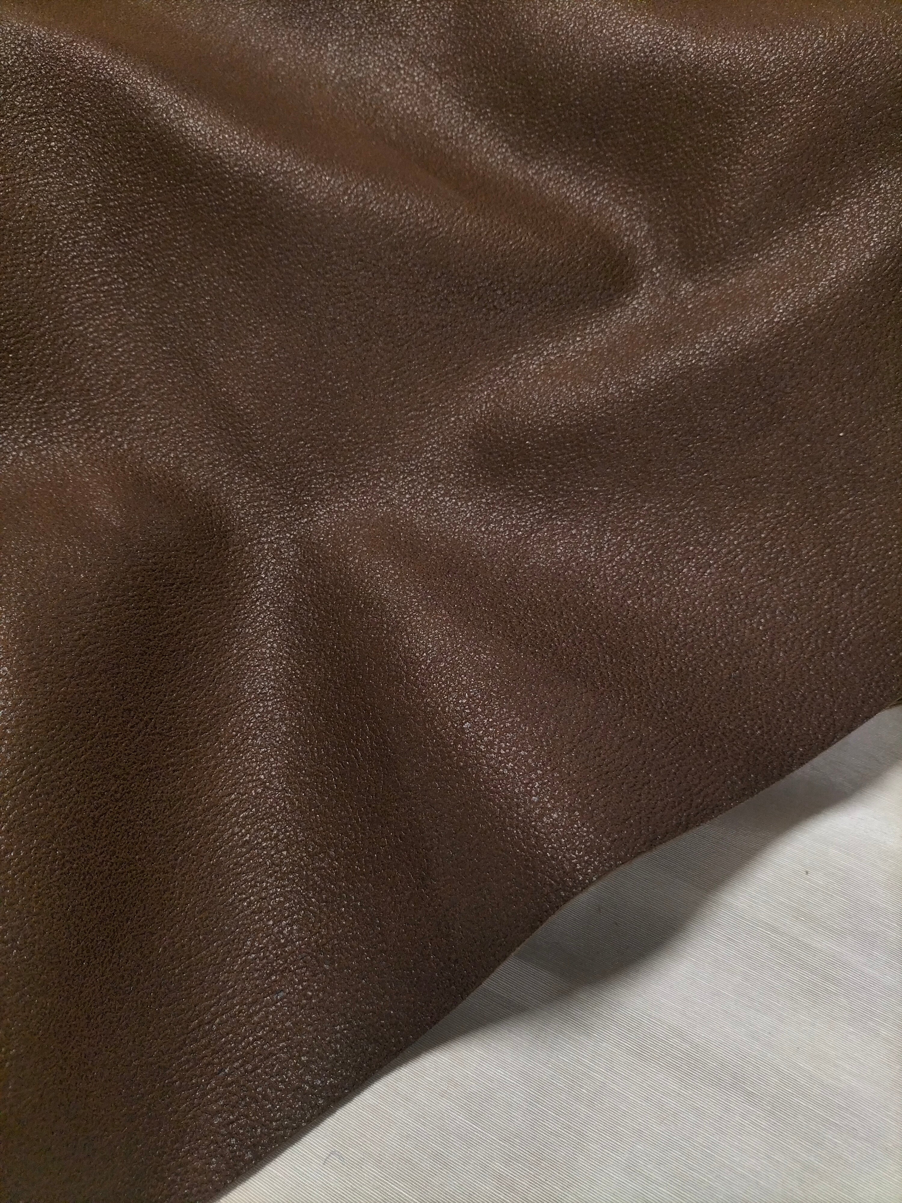 Pregiata ecopelle marrone scuro made in Italy