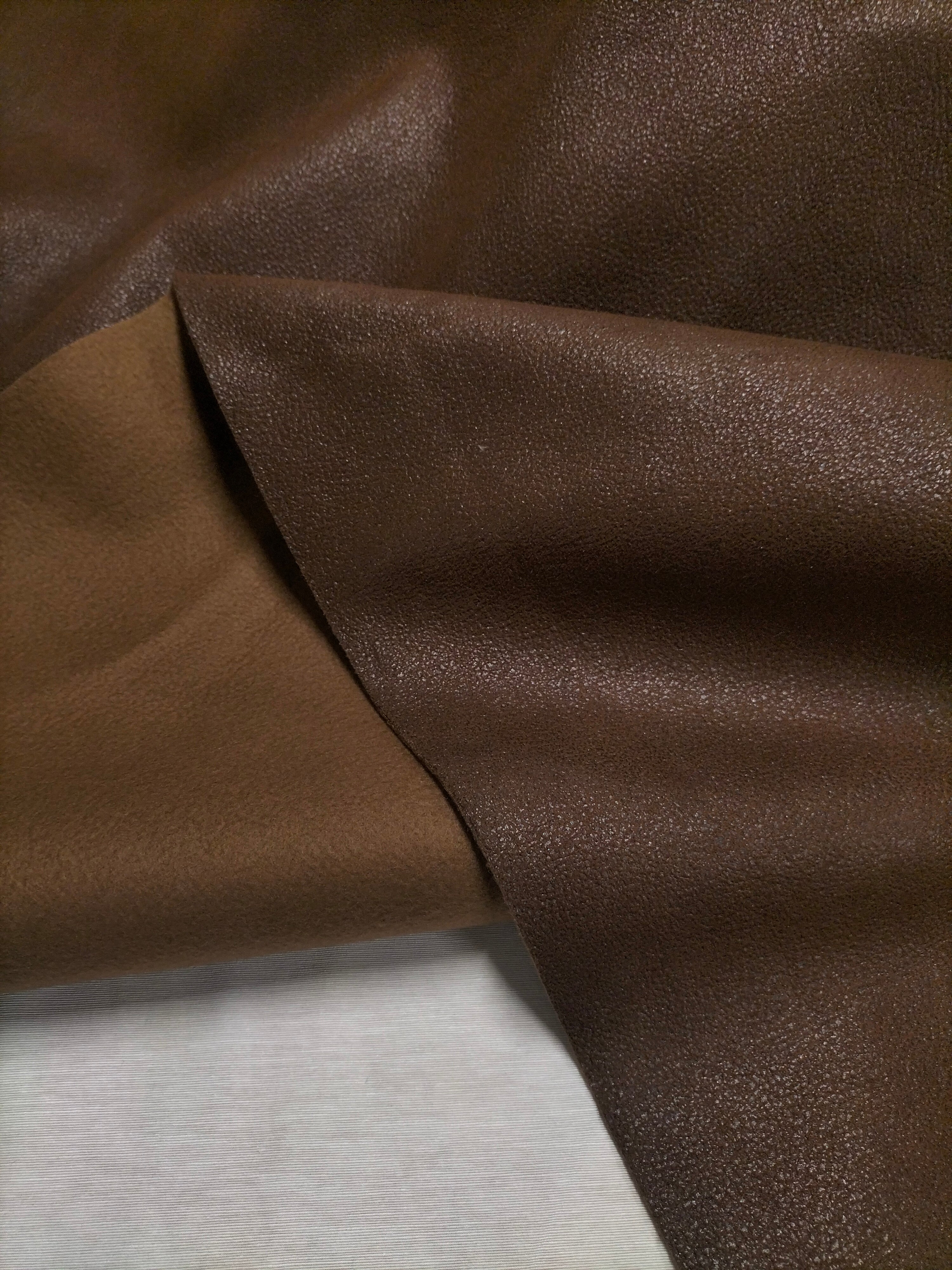 Pregiata ecopelle marrone scuro made in Italy