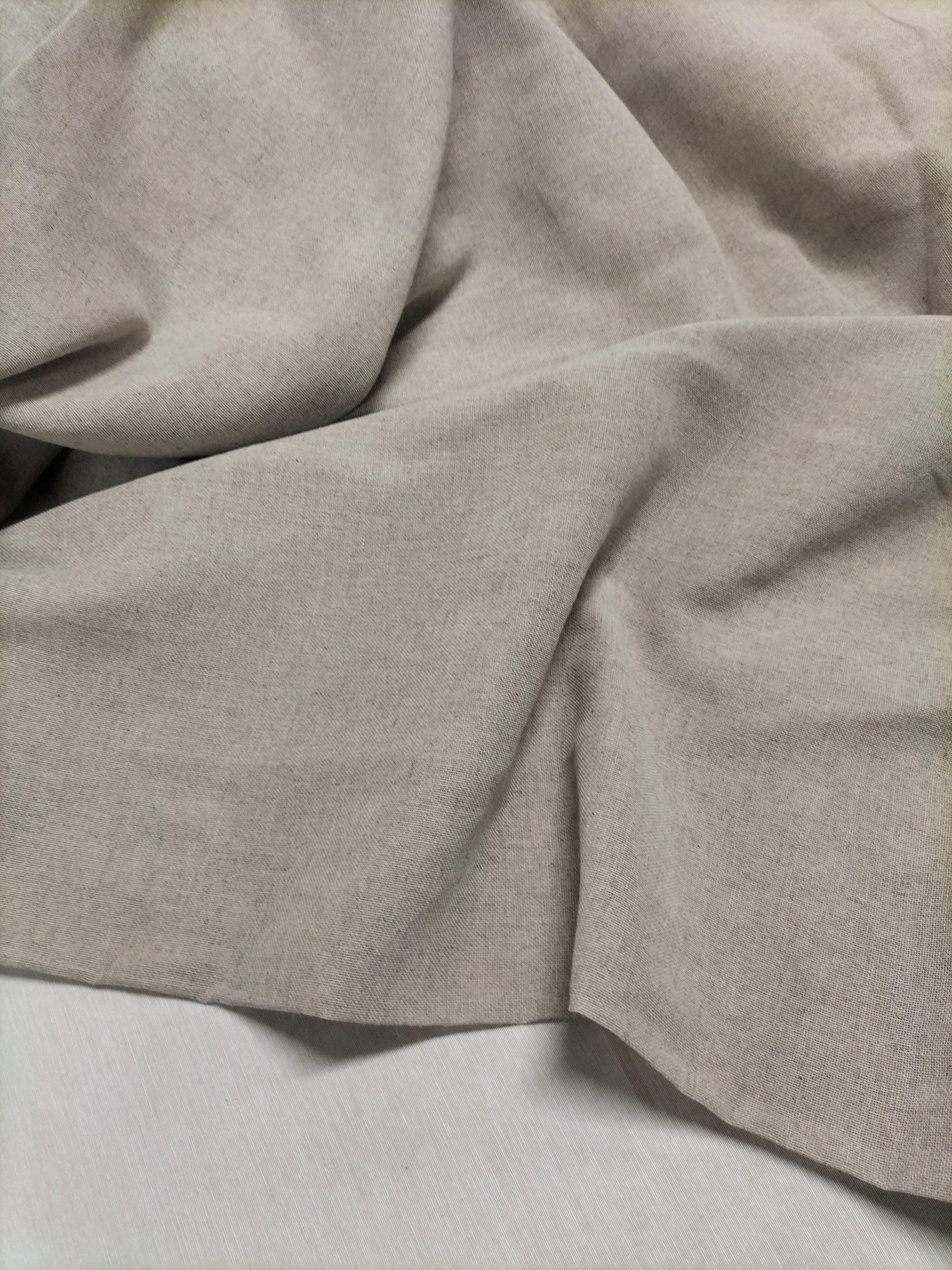 Pregiato tessuto grigio in misto lino 300 x 270 cm