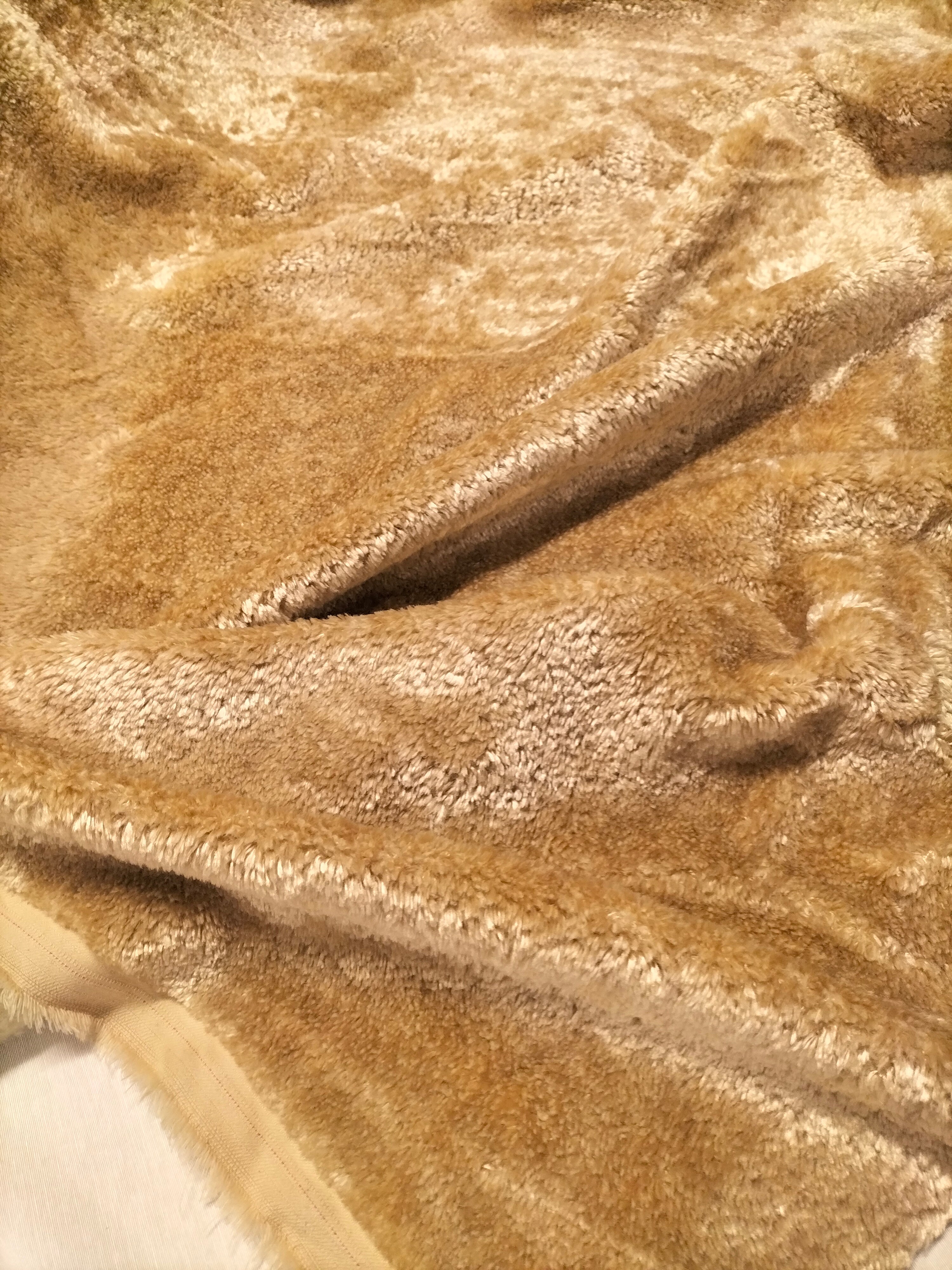 Pregiato velluto color beige by Enzo degli Angiuoni