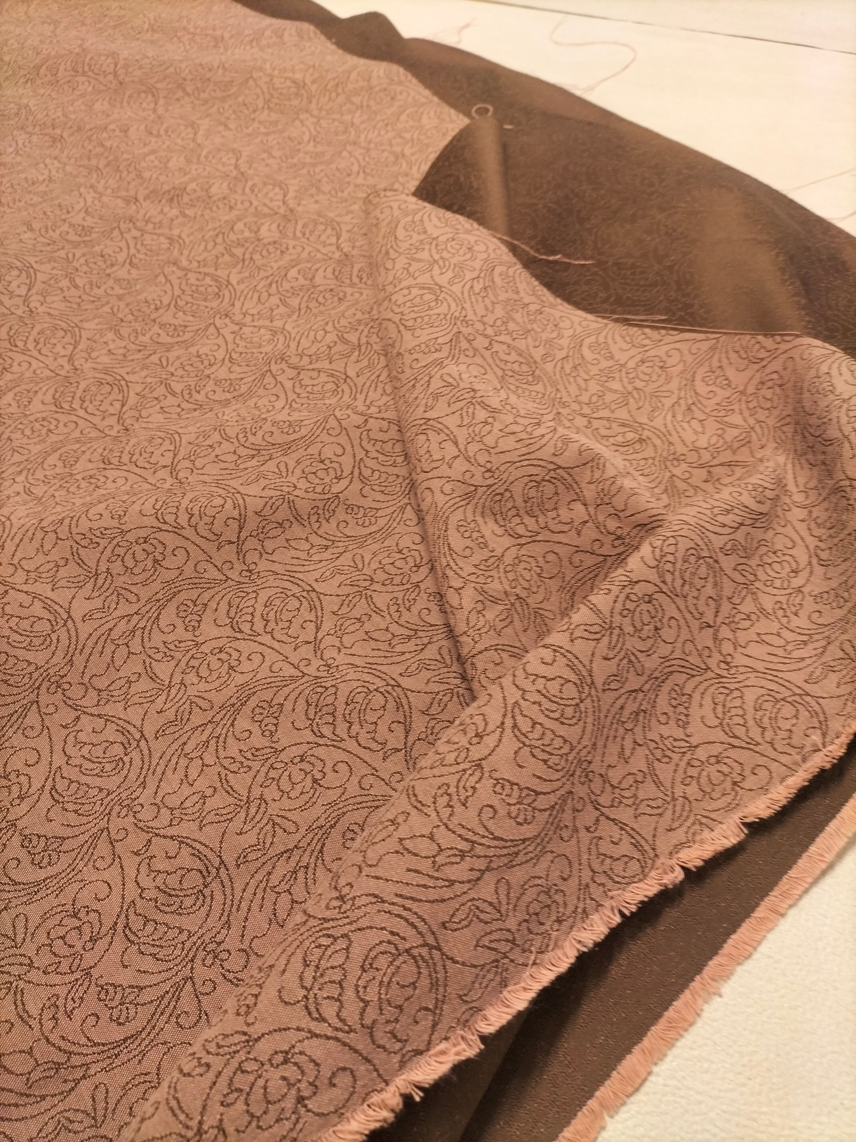 Tessuto d'arredo marrone chiaro in fantasia floreale - alto 310 cm