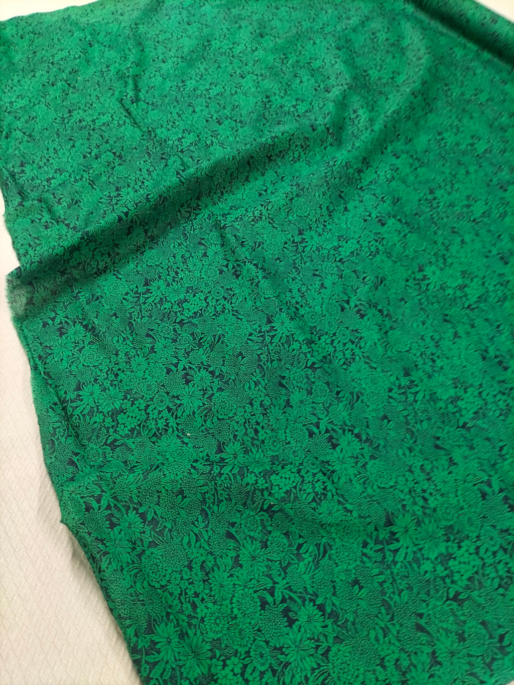 Cotone vintage dalla fantasia floreale verde