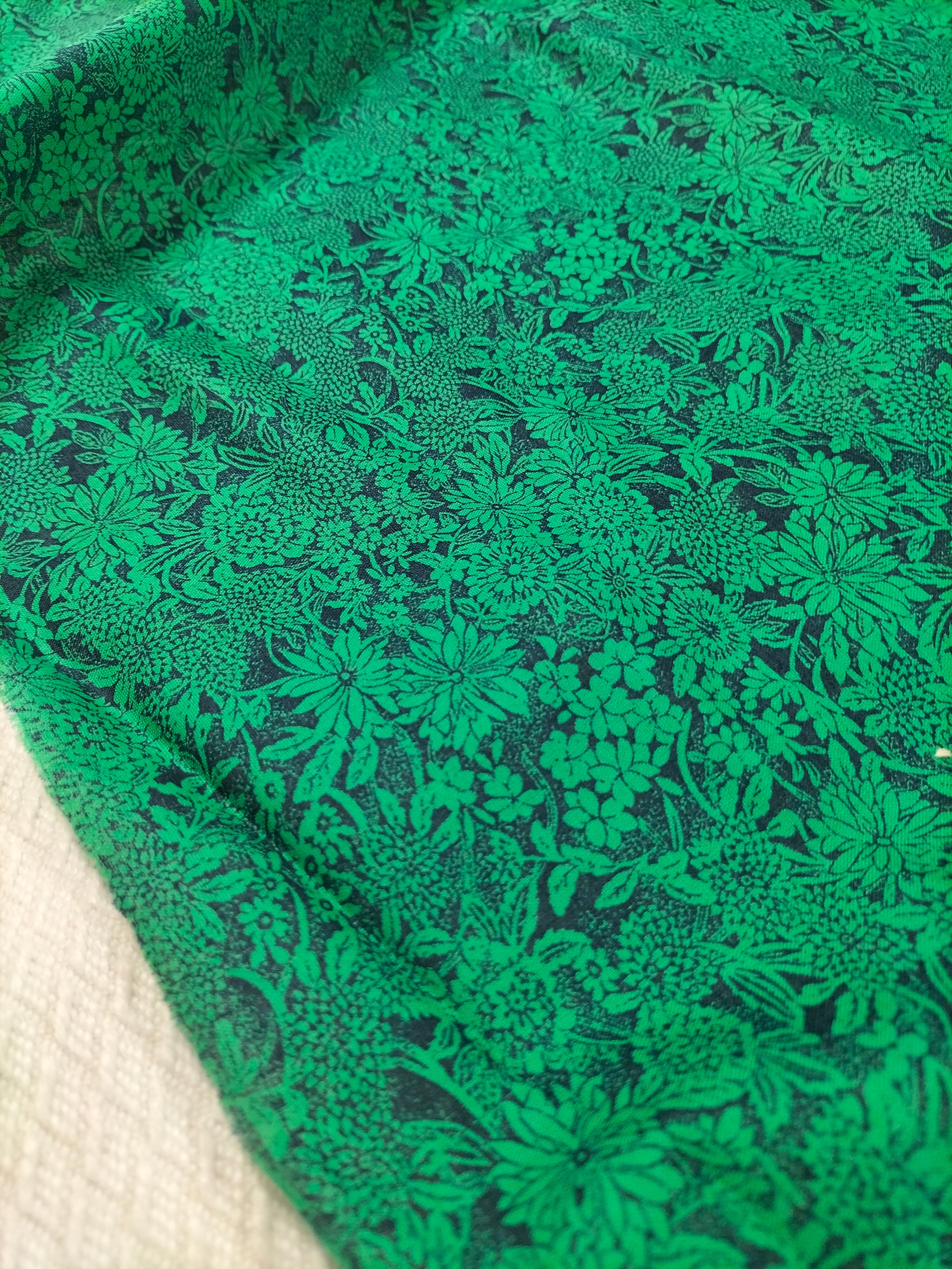 Cotone vintage dalla fantasia floreale verde
