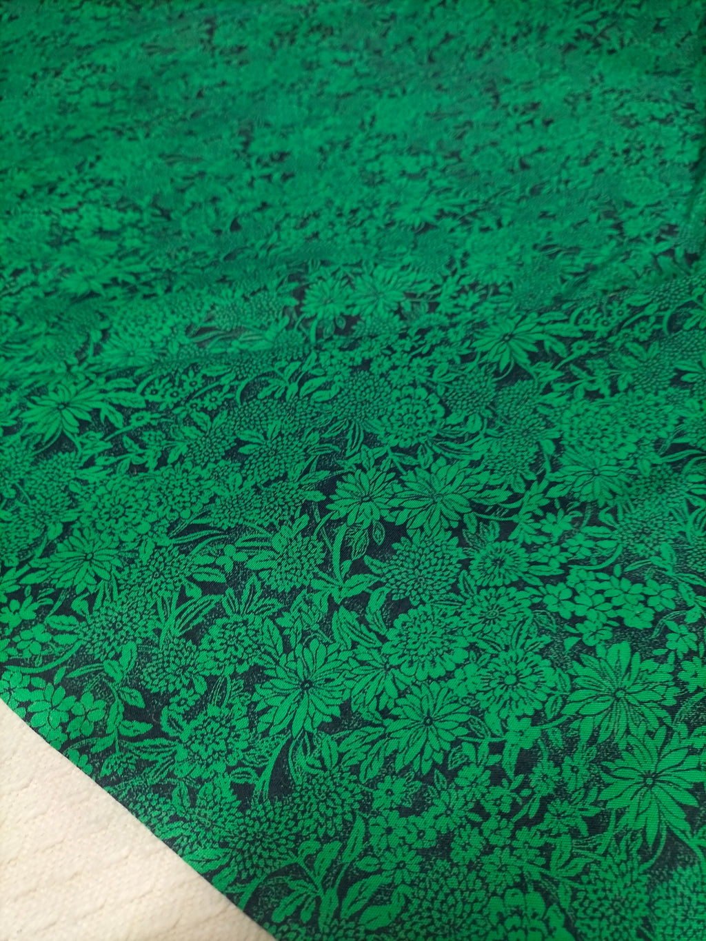 Cotone vintage dalla fantasia floreale verde