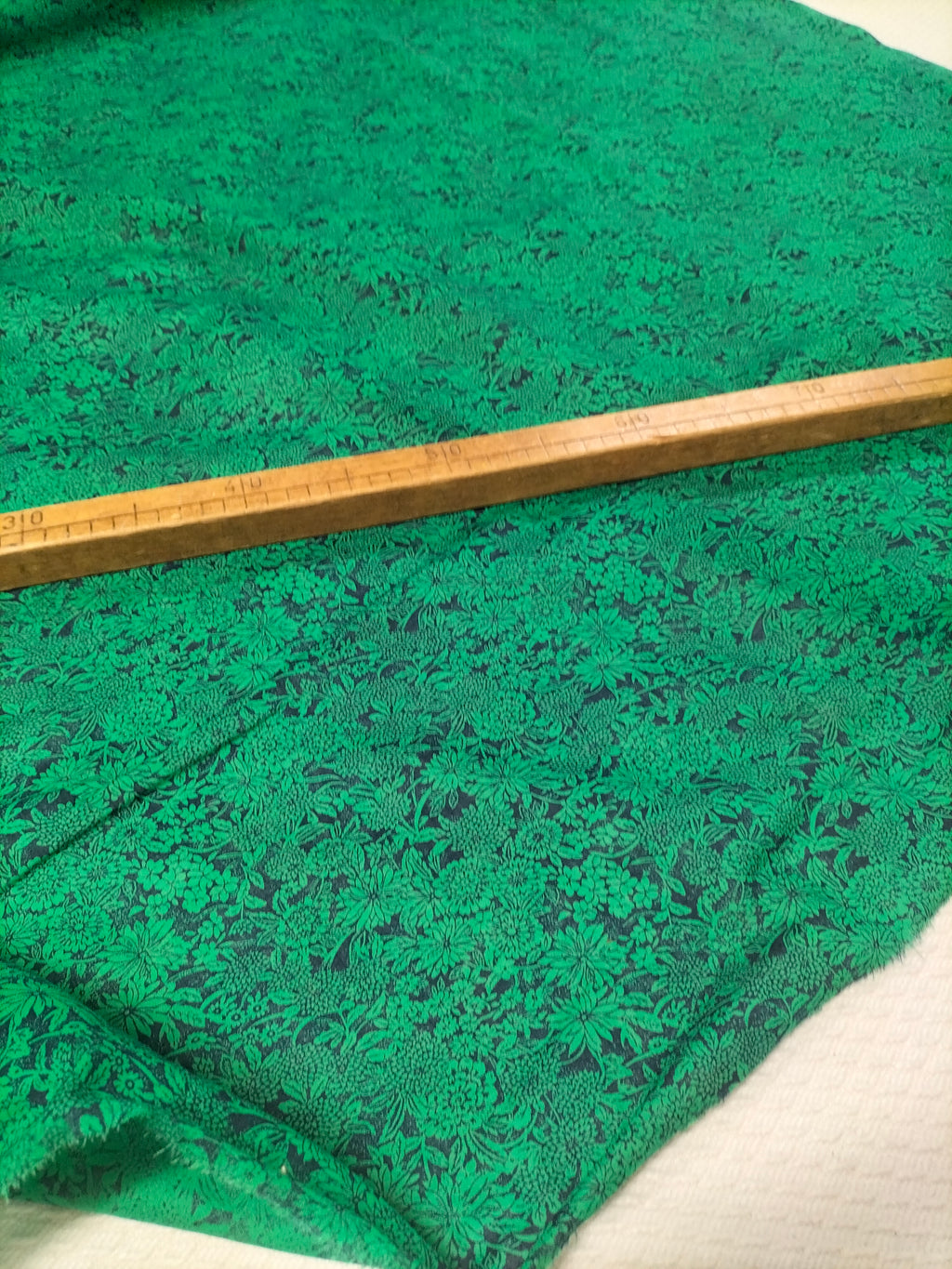 Cotone vintage dalla fantasia floreale verde