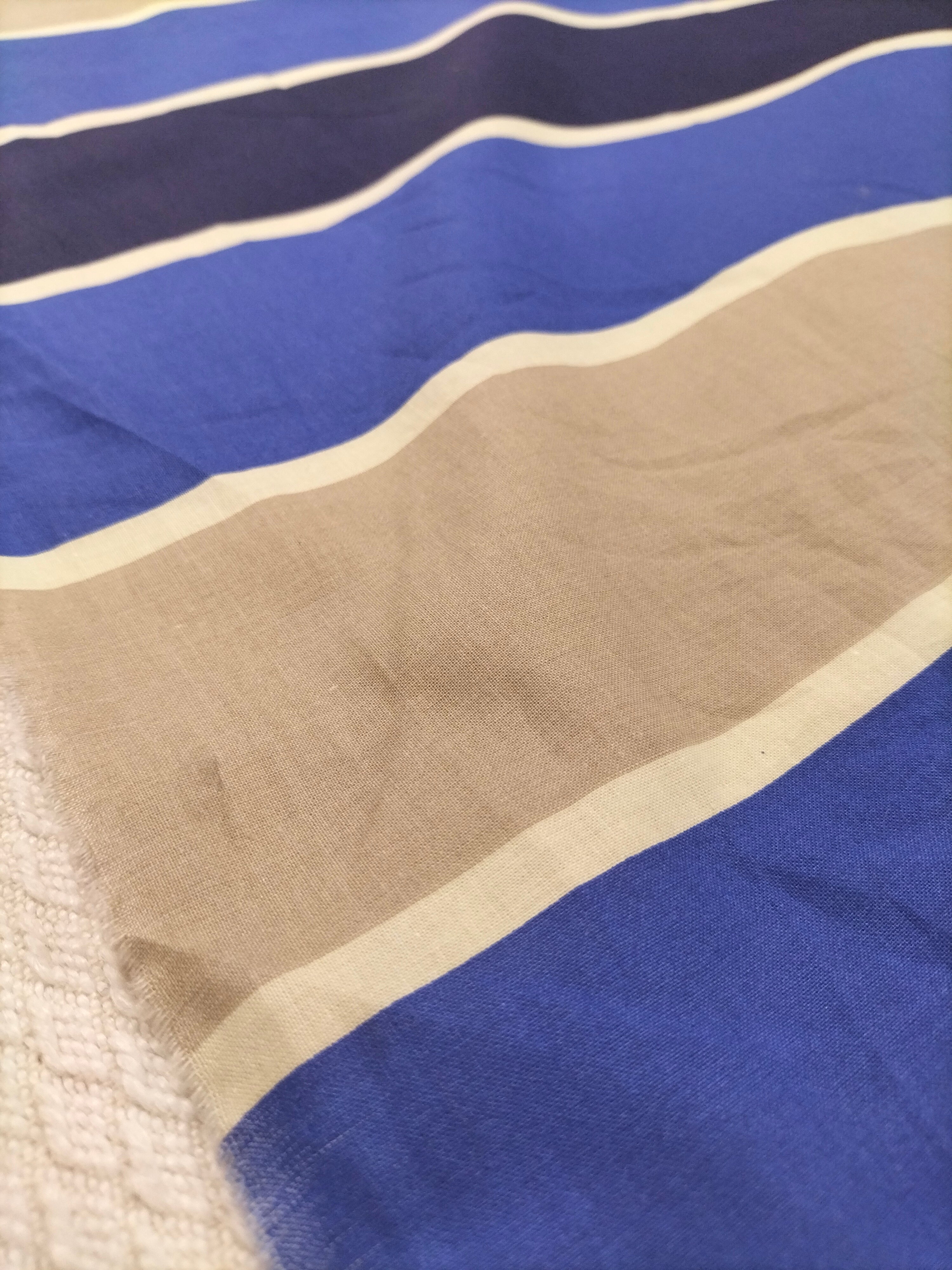 Cotone vintage dalla fantasia a righe grigie e rosse - Parà (Copia)