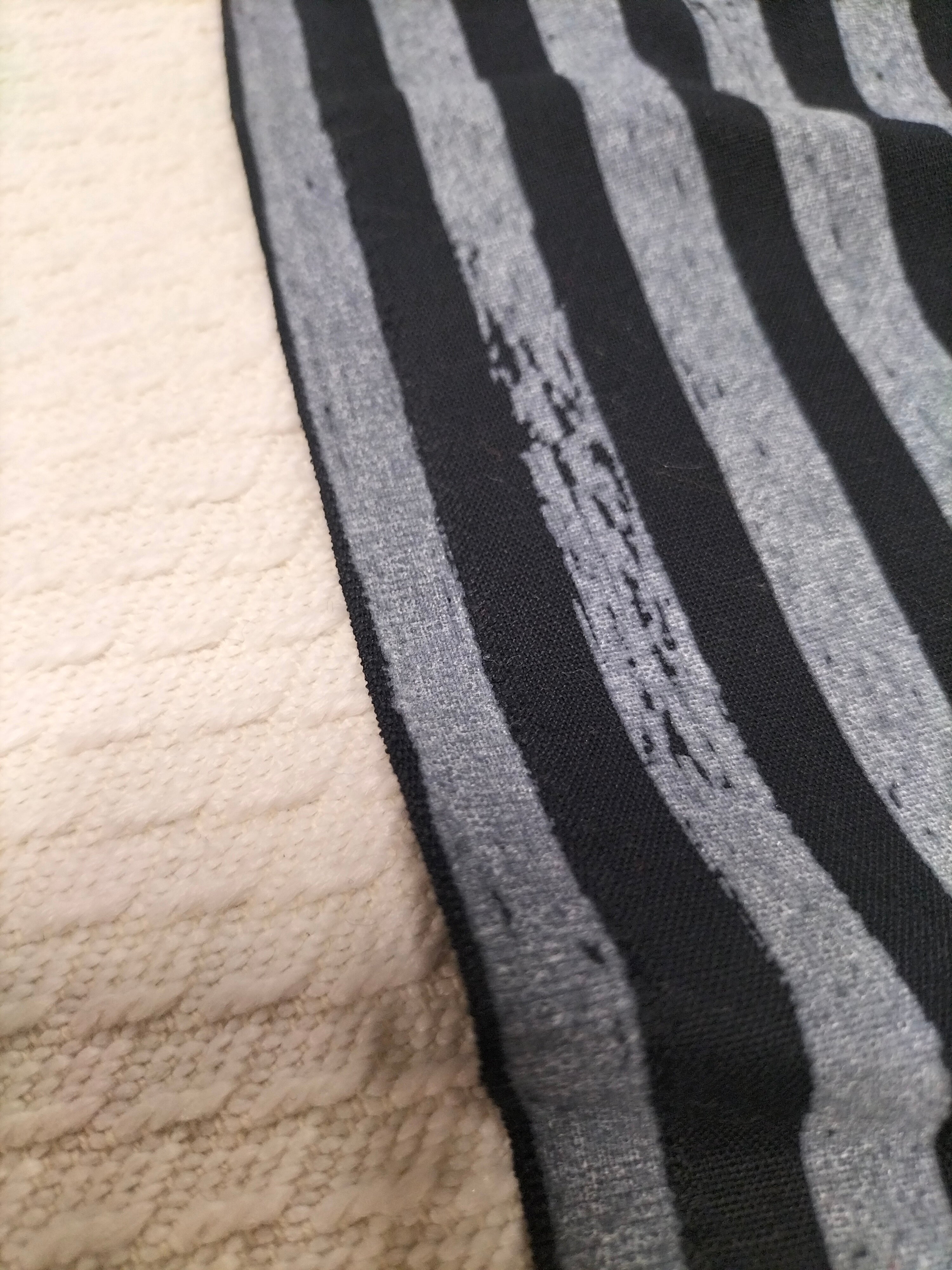 Cotone vintage dalla fantasia a righe blu scure e grigie