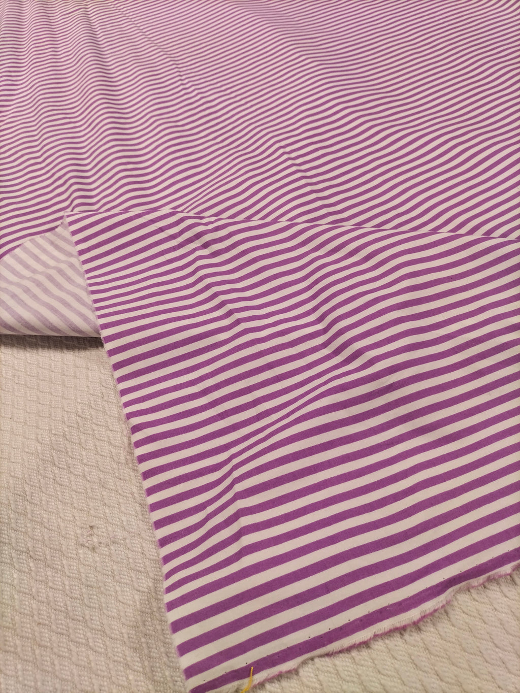 Cotone vintage dalla fantasia a righe viola