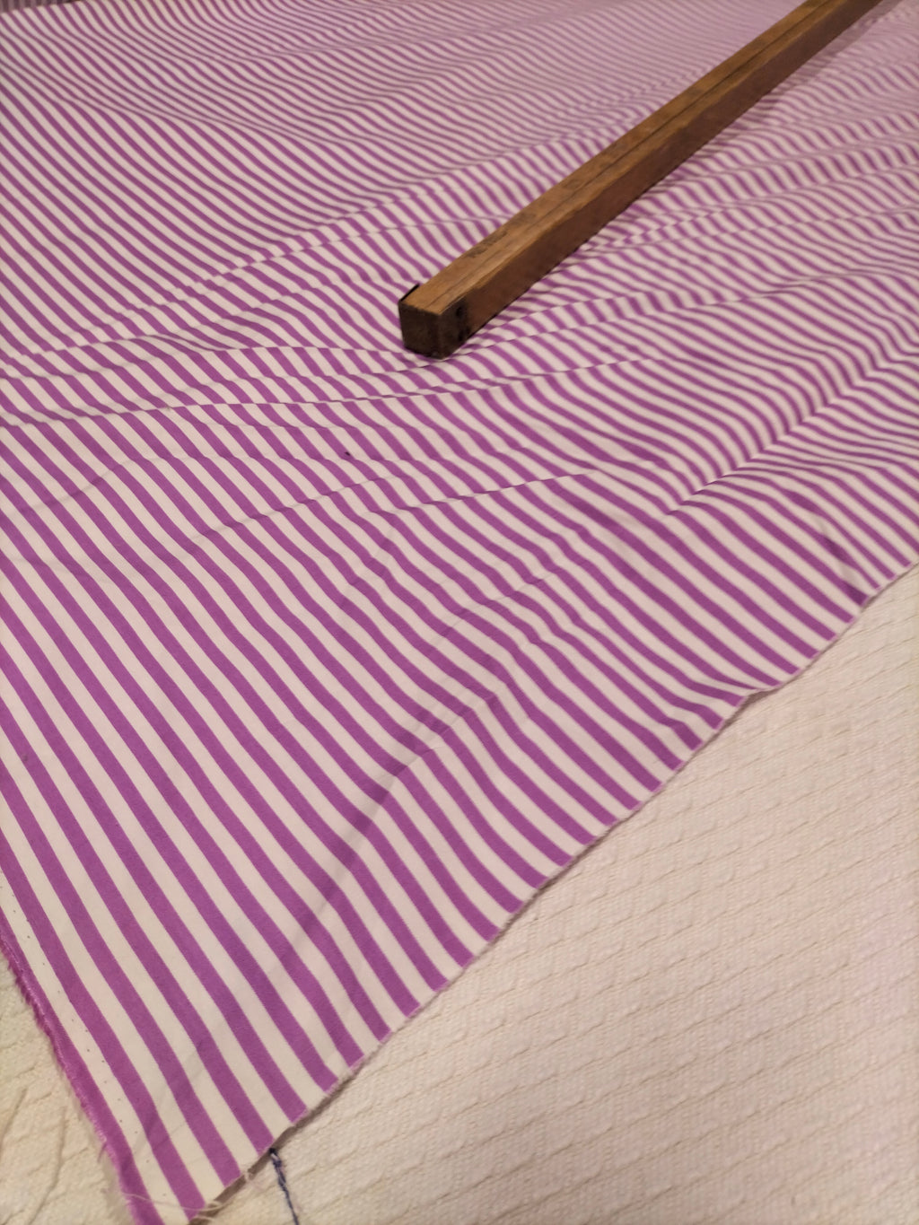 Cotone vintage dalla fantasia a righe viola