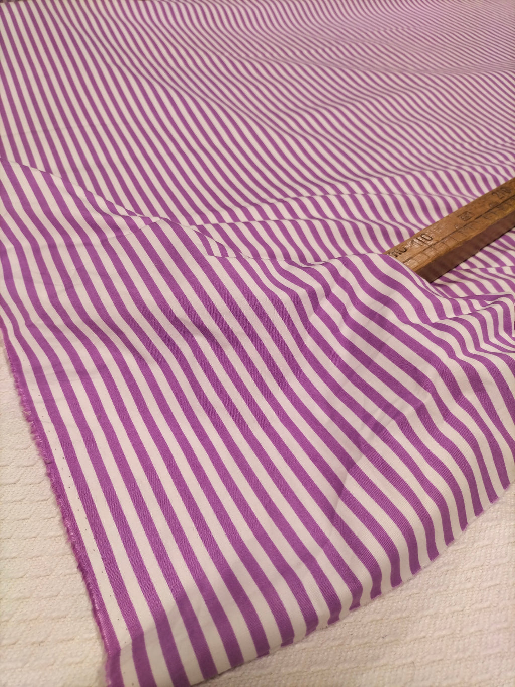 Cotone vintage dalla fantasia a righe viola