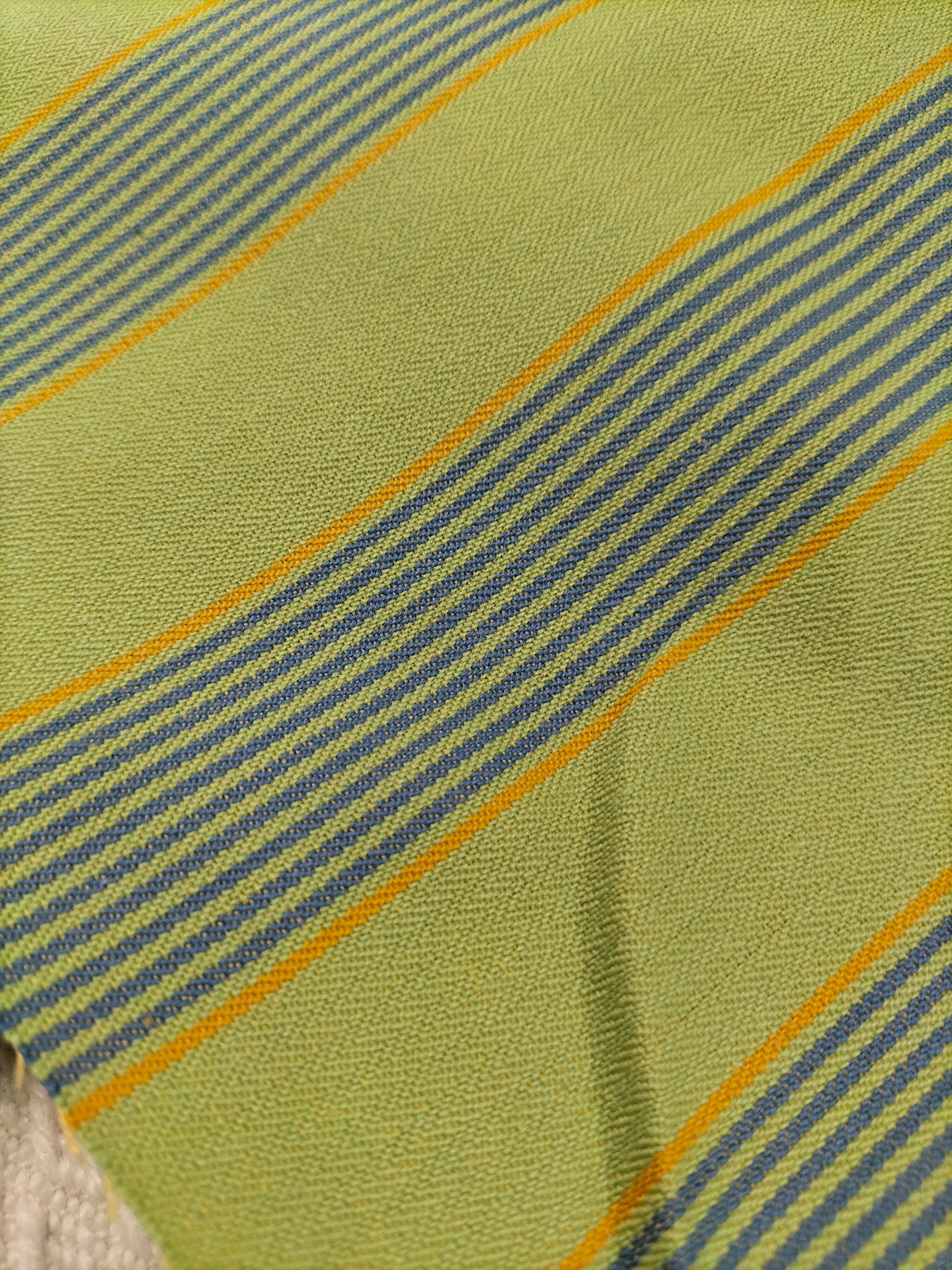 Cotone d'arredo dalla fantasia a righe verdi blu e gialle 200 x 145 cm