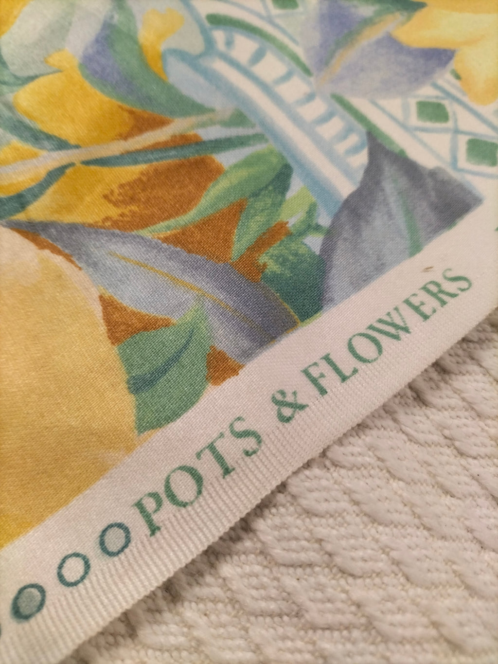 Cotone vintage inglese dalla fantasia floreale gialla e azzurra