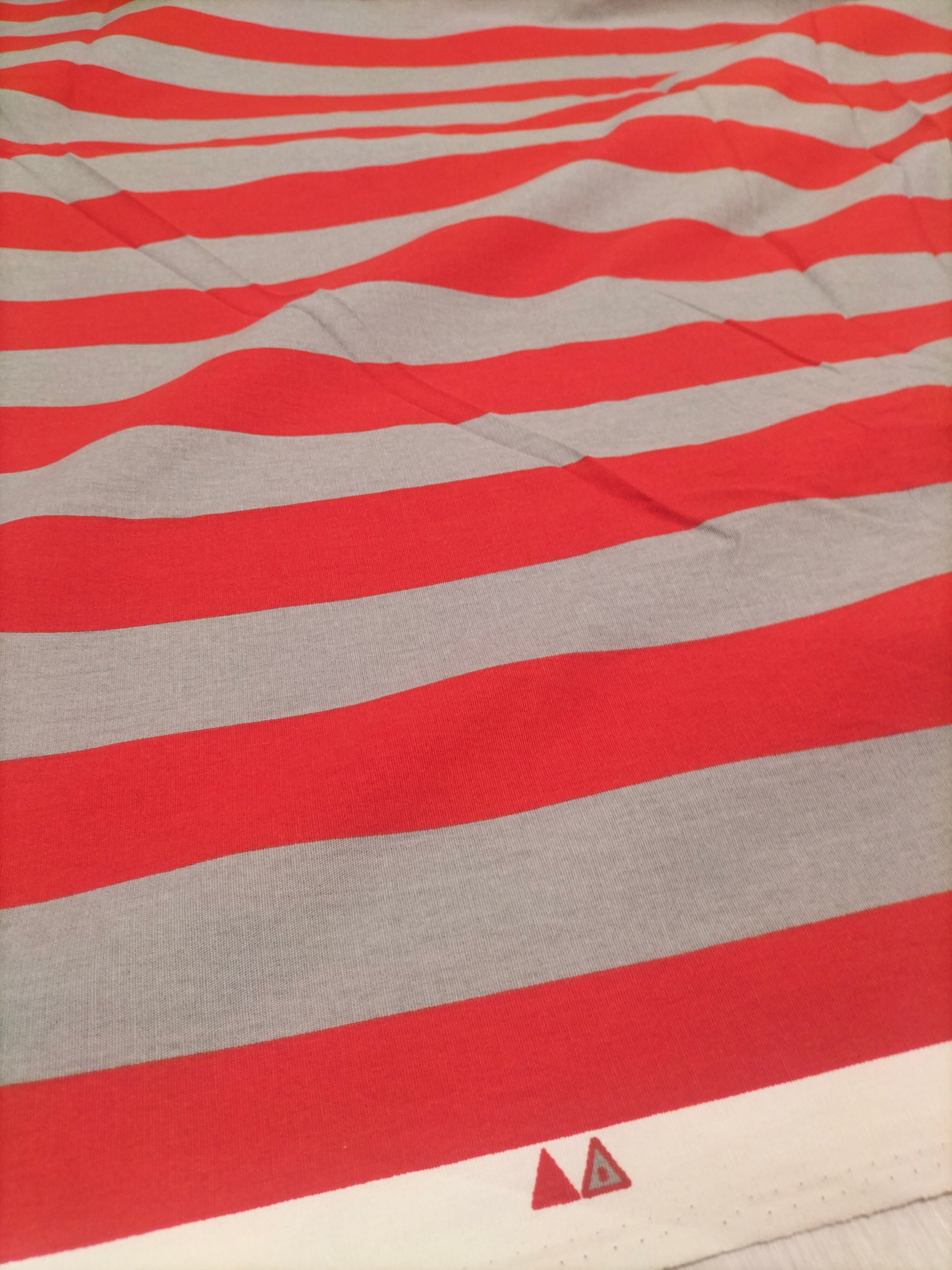 Cotone vintage dalla fantasia a righe grigie e rosse - Parà