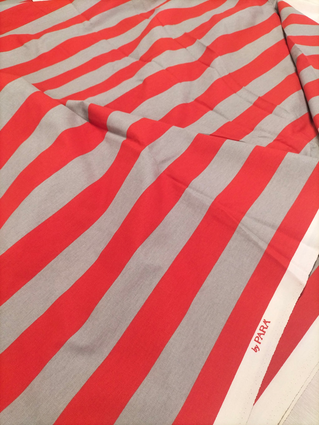 Cotone vintage dalla fantasia a righe grigie e rosse - Parà