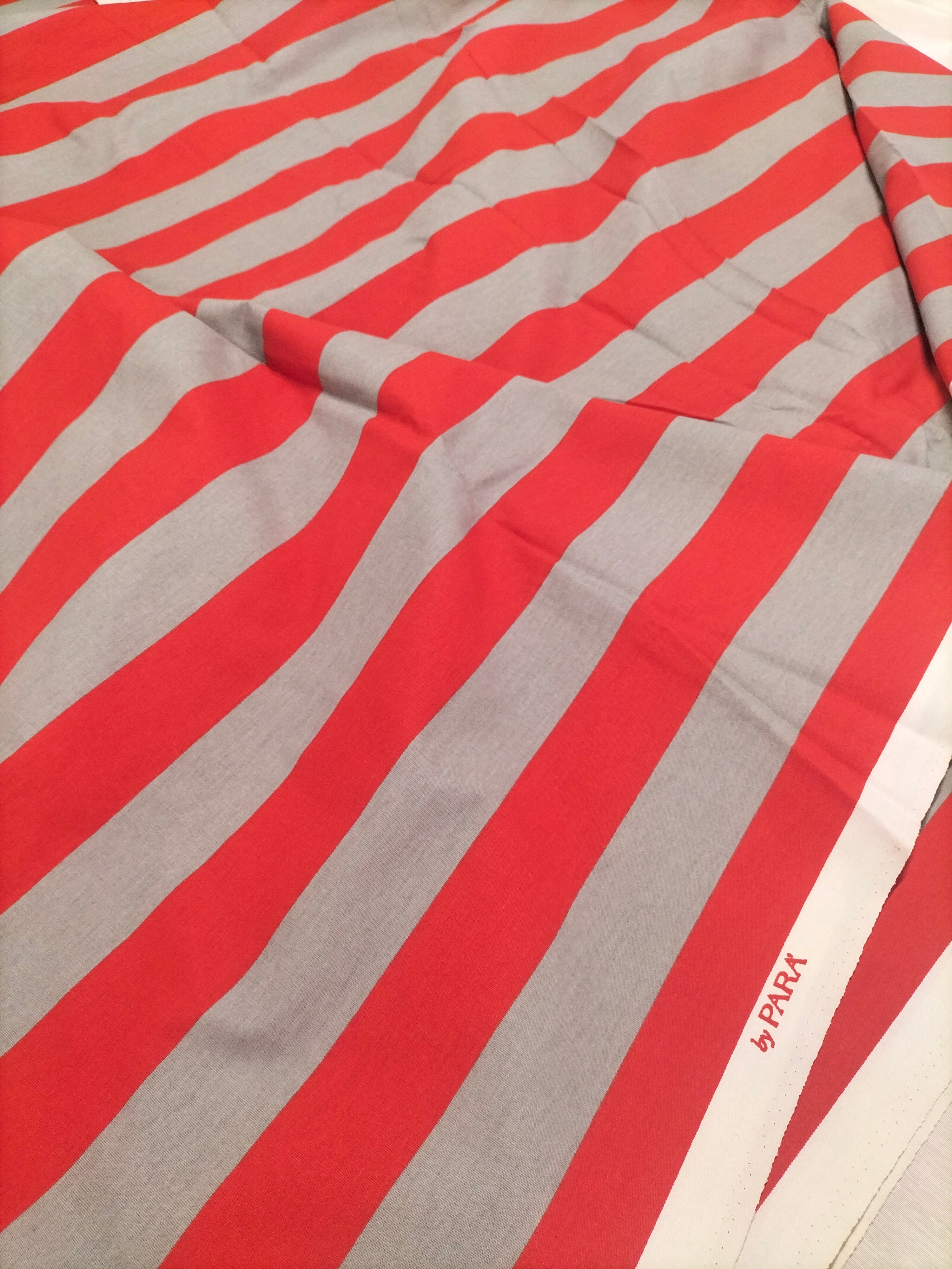 Cotone vintage dalla fantasia a righe grigie e rosse - Parà