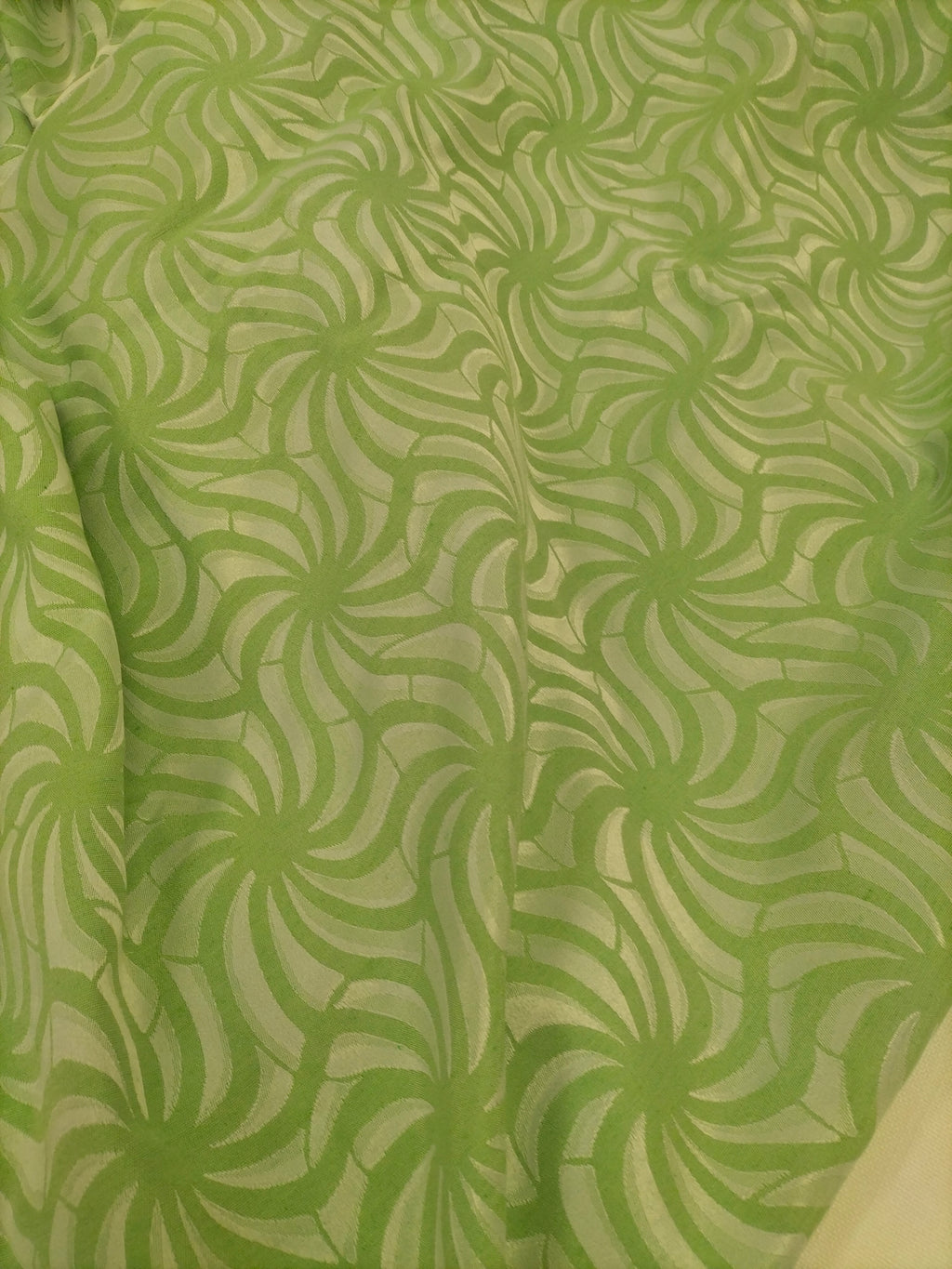 Tessuto d'arredo jacquard verde con fantasia geometrica 300 x 180 cm