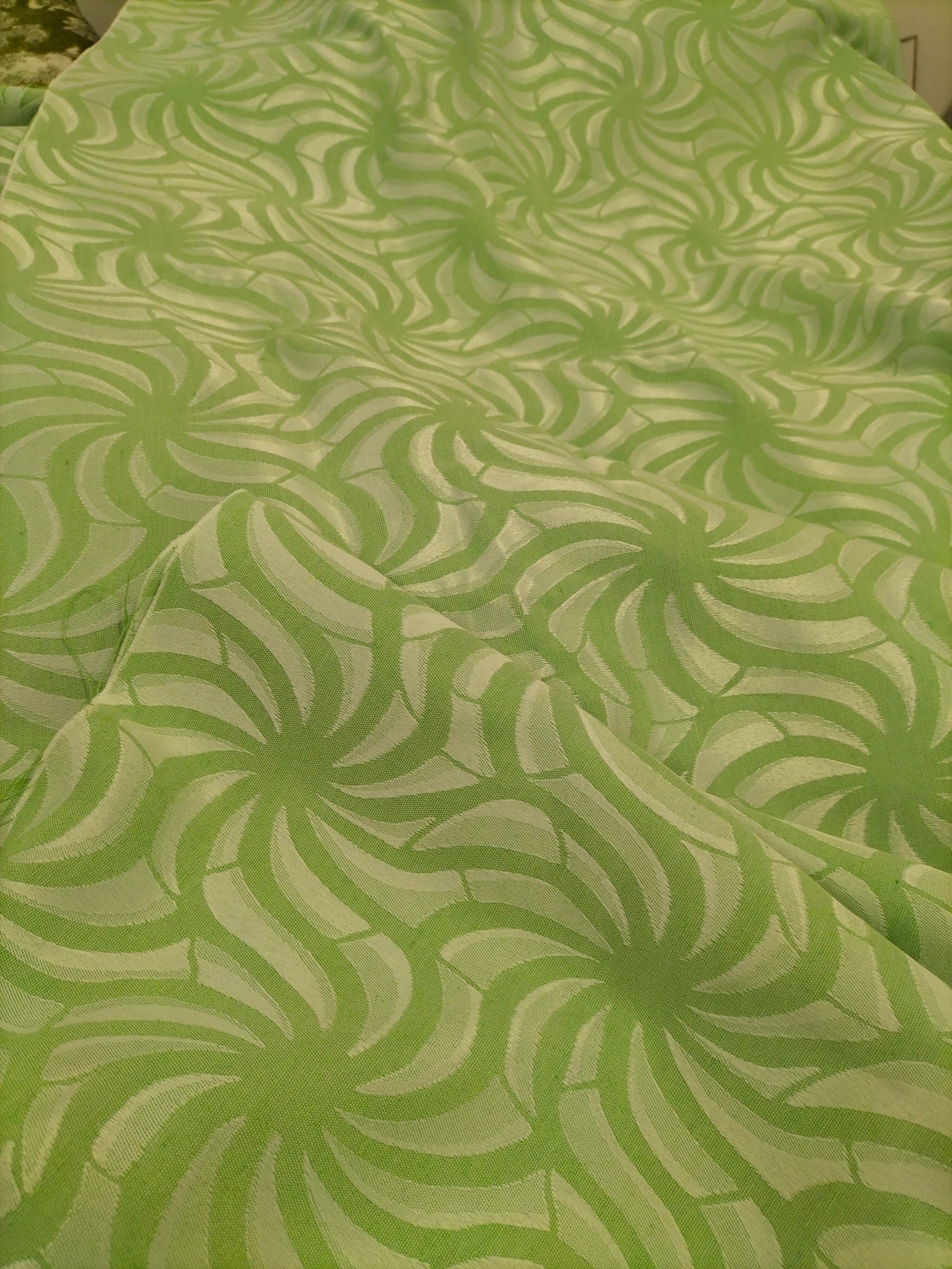Tessuto d'arredo jacquard verde con fantasia geometrica 300 x 180 cm
