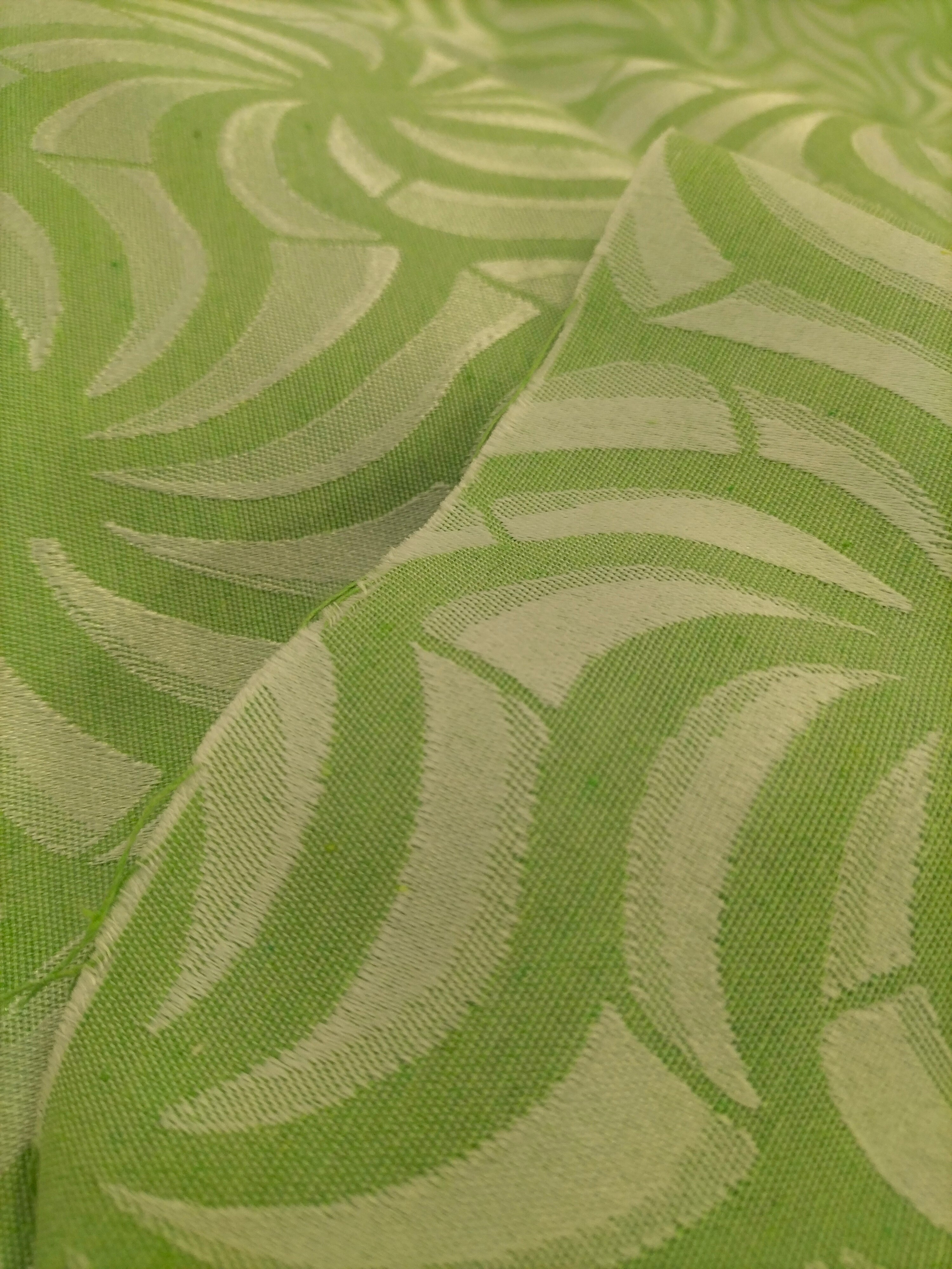 Tessuto d'arredo jacquard verde con fantasia geometrica 300 x 180 cm