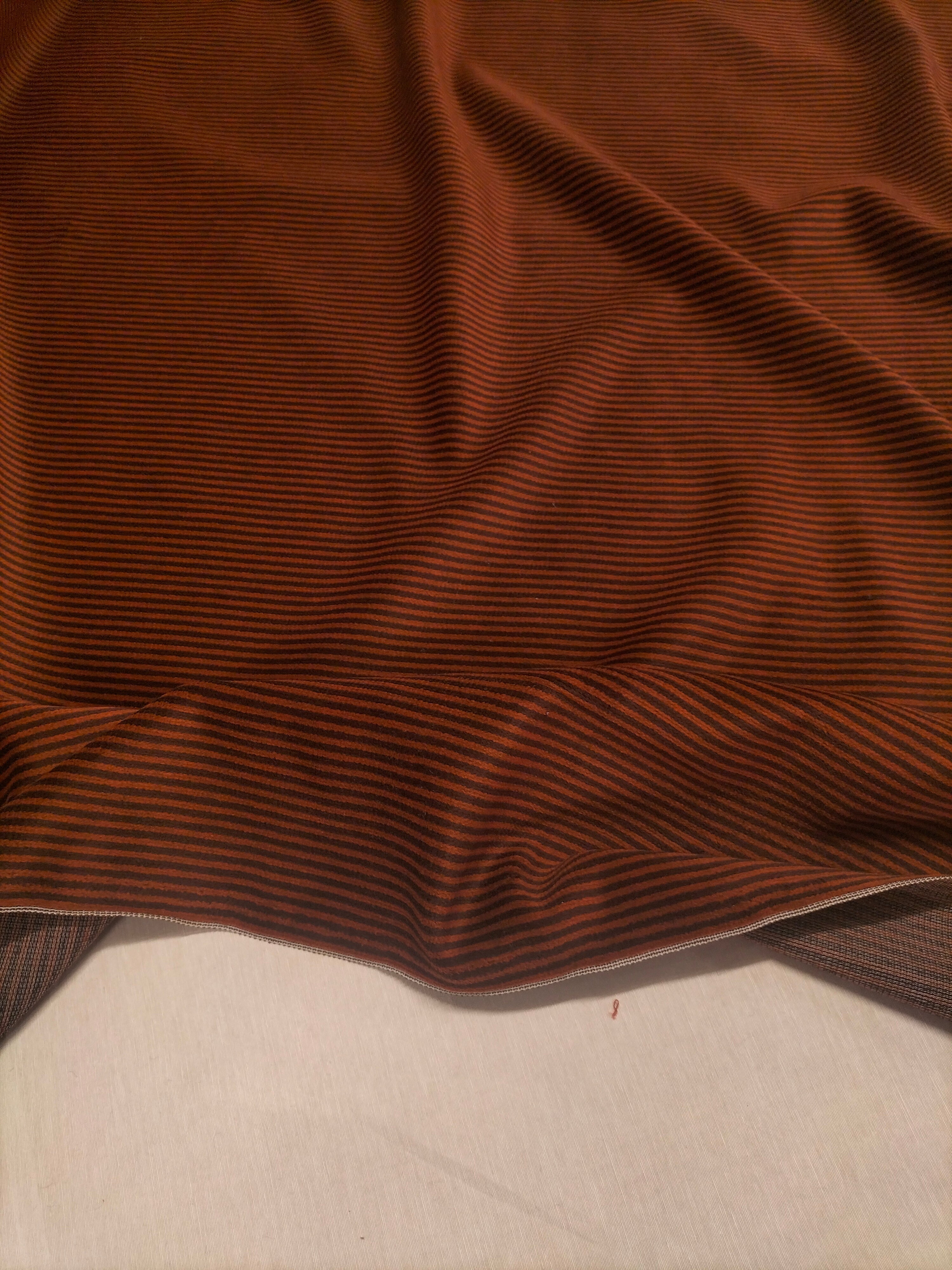 Pregiato velluto bordeaux a righe