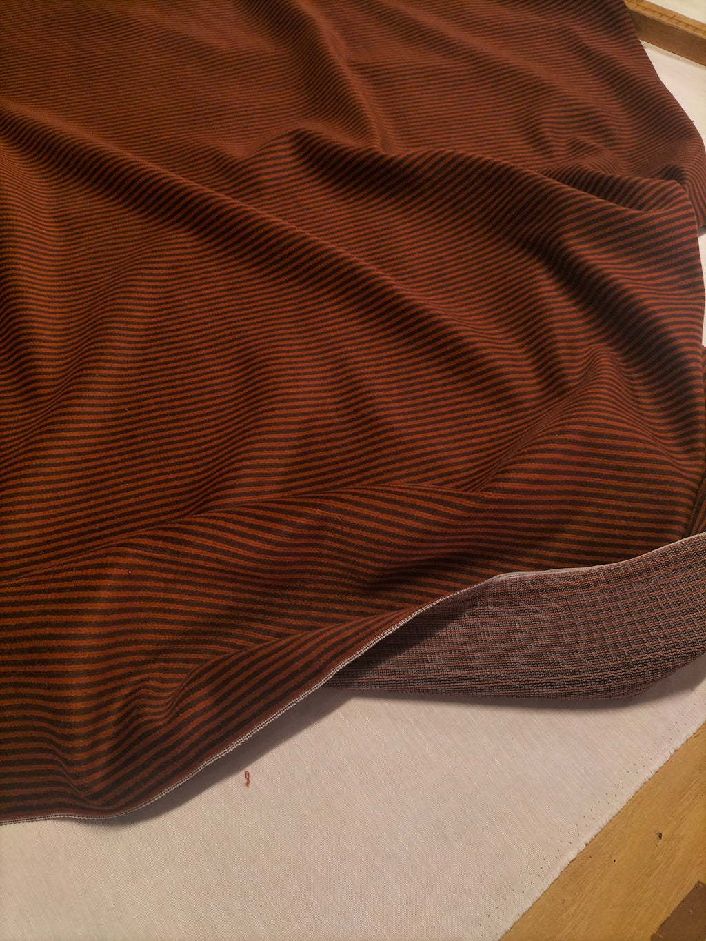 Pregiato velluto bordeaux a righe