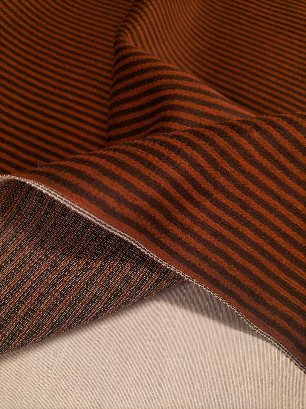 Pregiato velluto bordeaux a righe