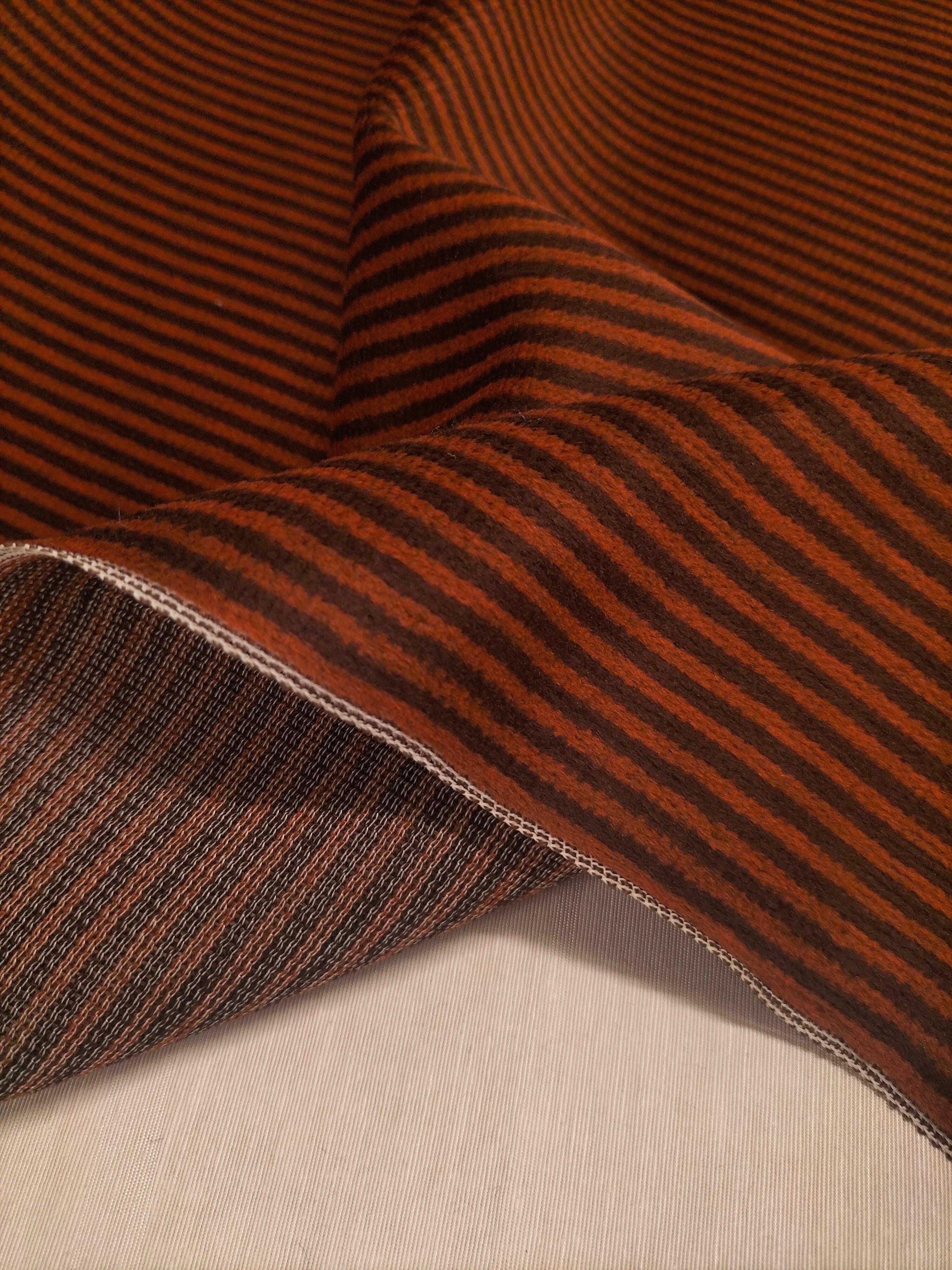 Pregiato velluto bordeaux a righe