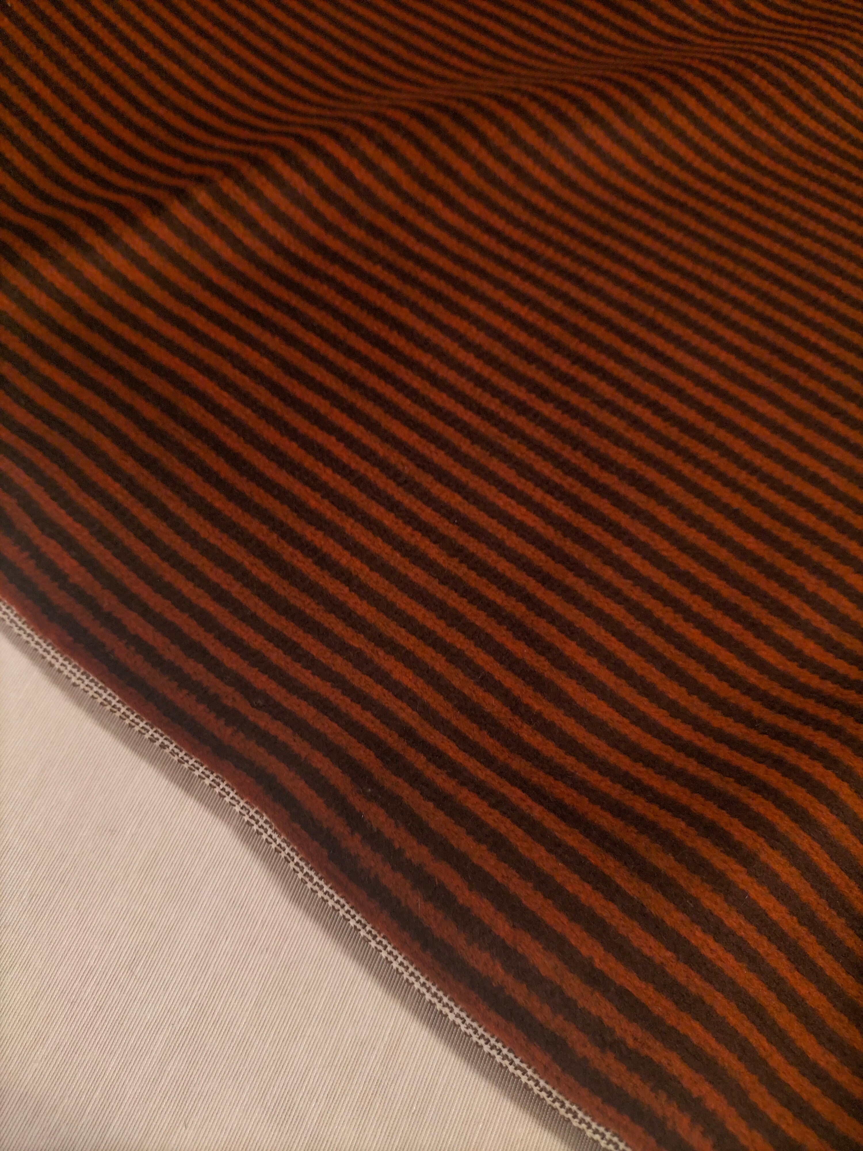 Pregiato velluto bordeaux a righe