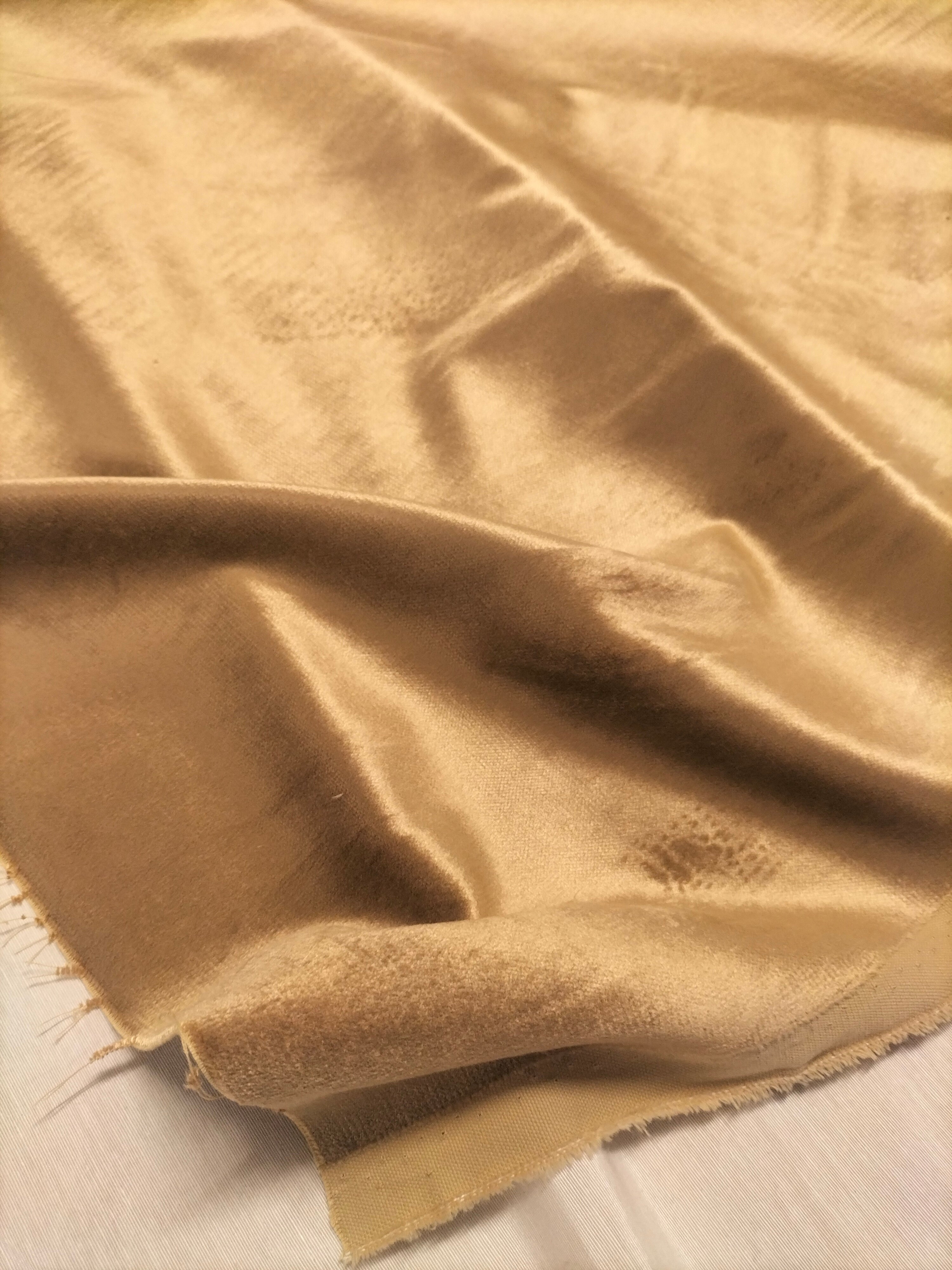 Pregiato velluto color oro