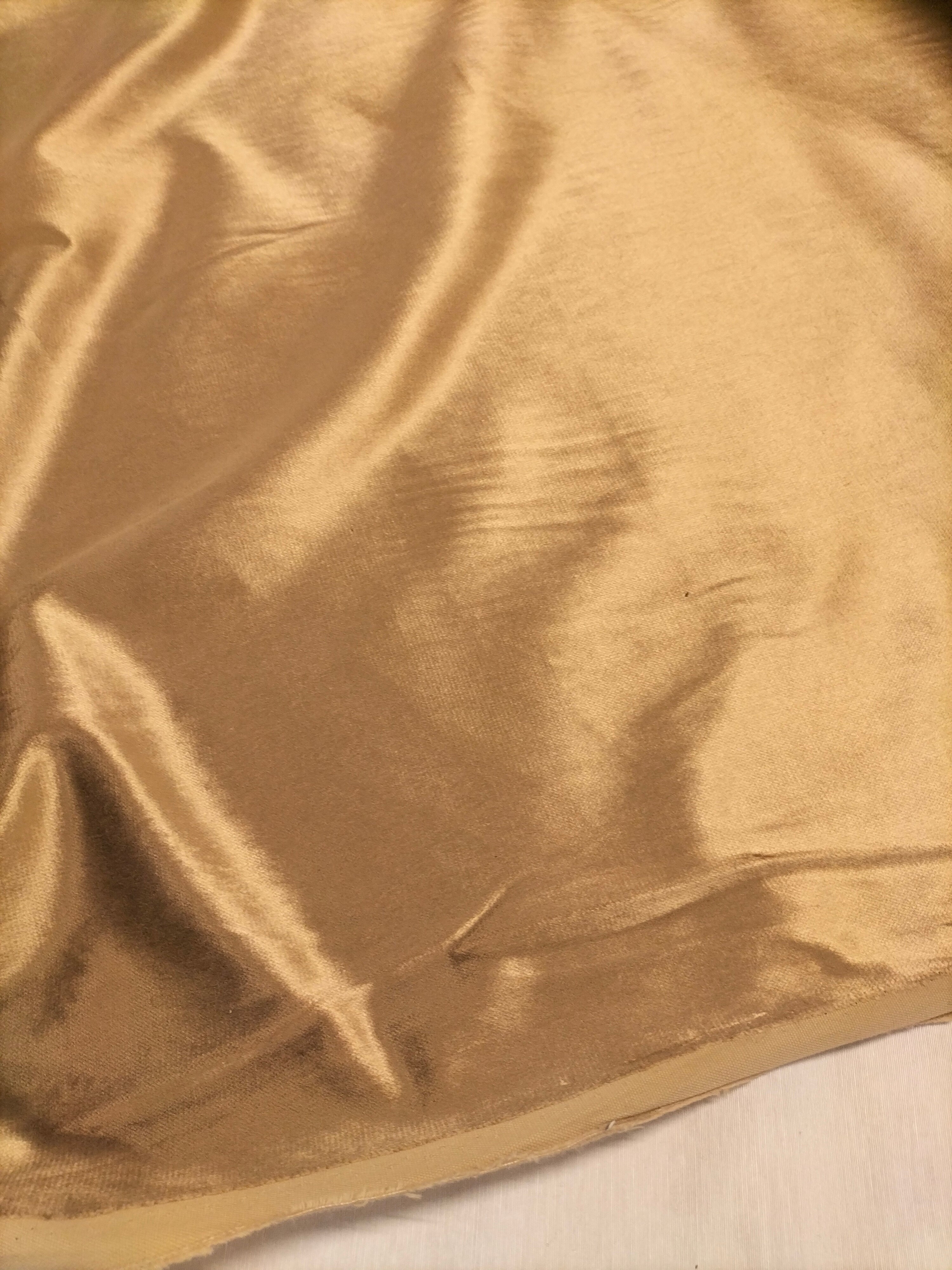 Pregiato velluto color oro