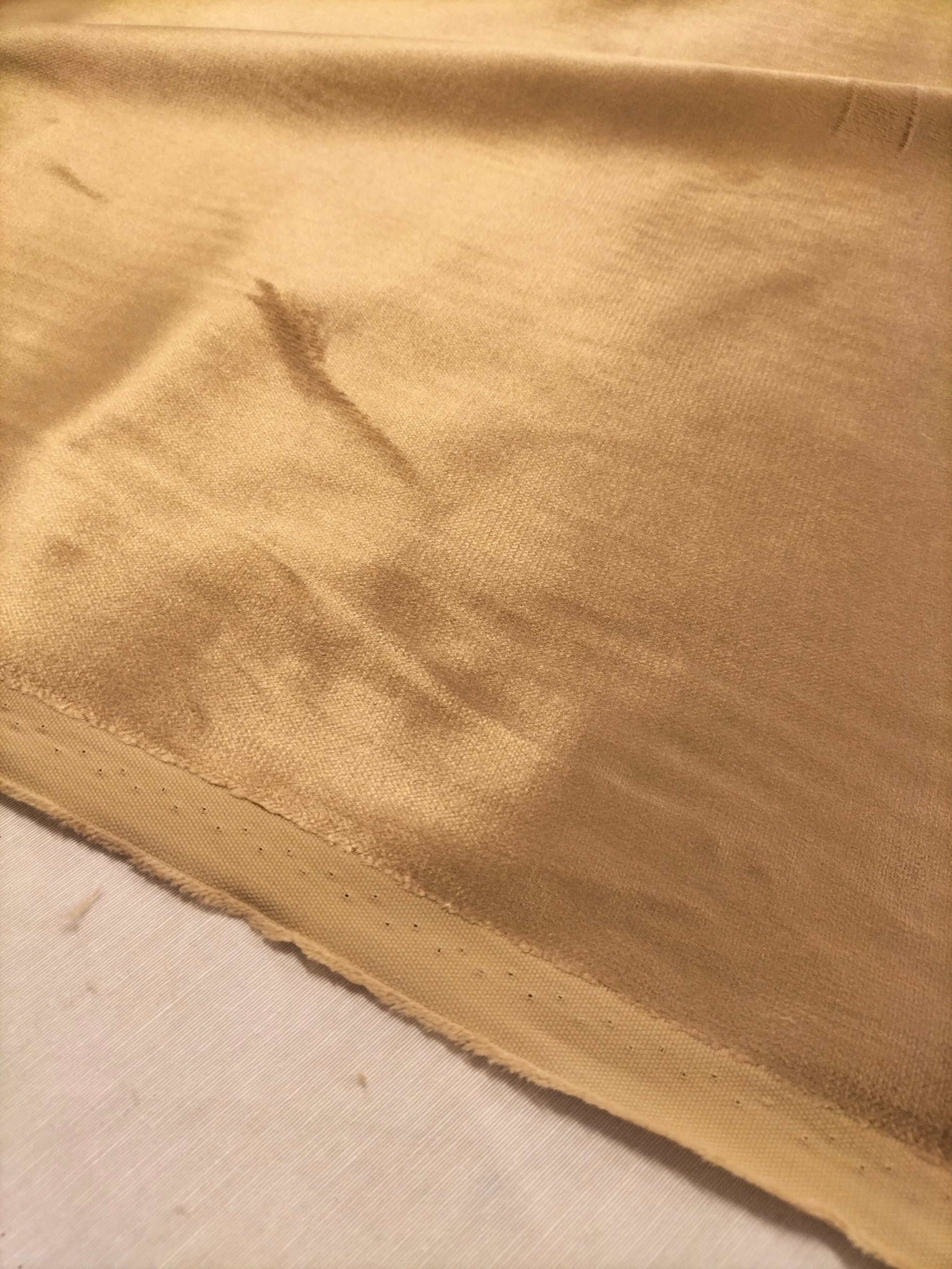 Pregiato velluto color oro